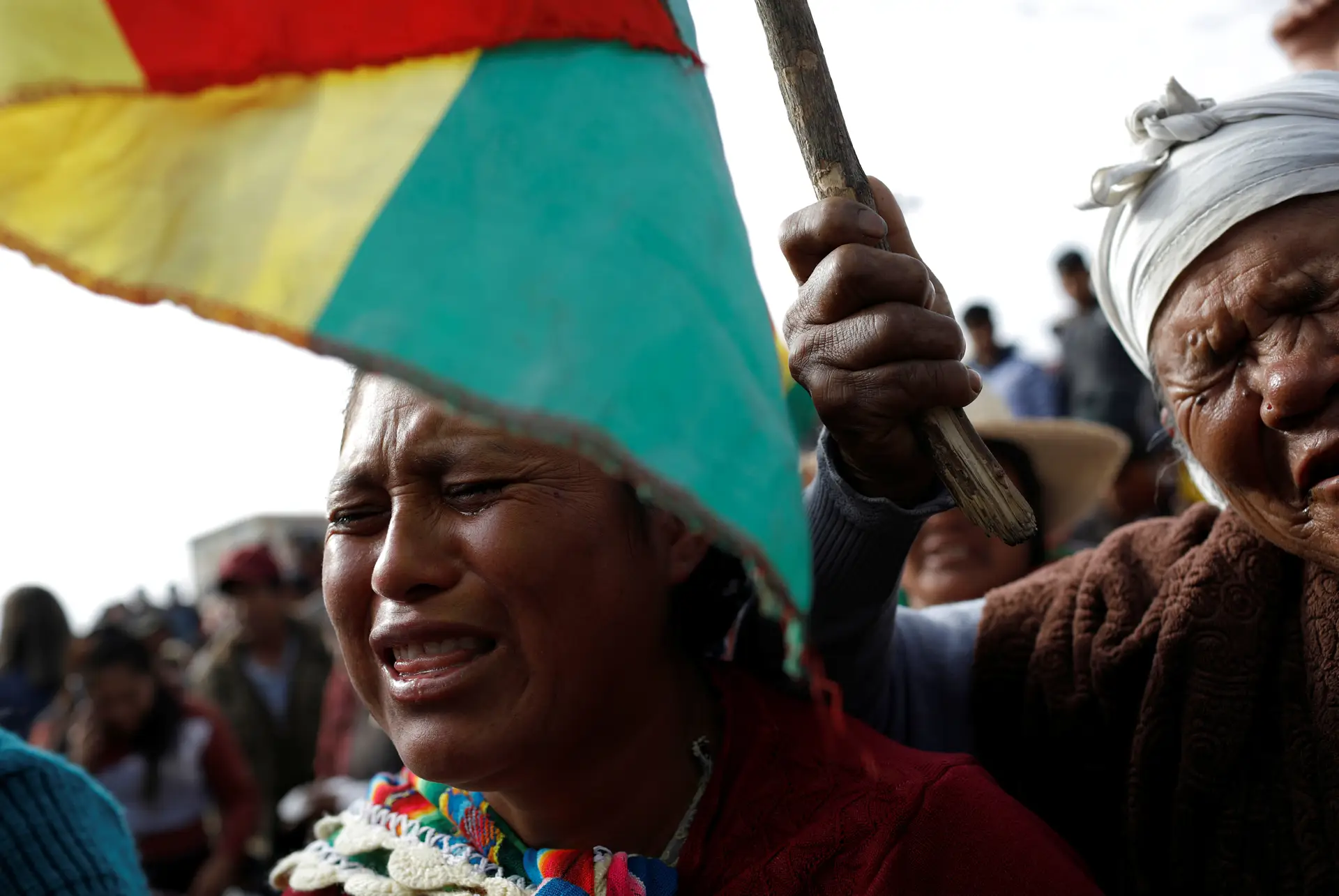 Apoiantes de Evo Morales, Presidente deposto na Bolívia, fazem o luto de um homem que dizem ter sido morto pelas forças de segurança, após os confrontos perto da cidade boliviana de Cochabamba