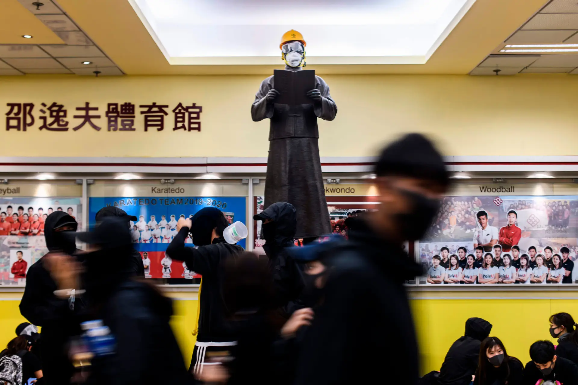 Governo de Pequim contra decisão de tribunal de Hong Kong sobre máscaras nos protestos