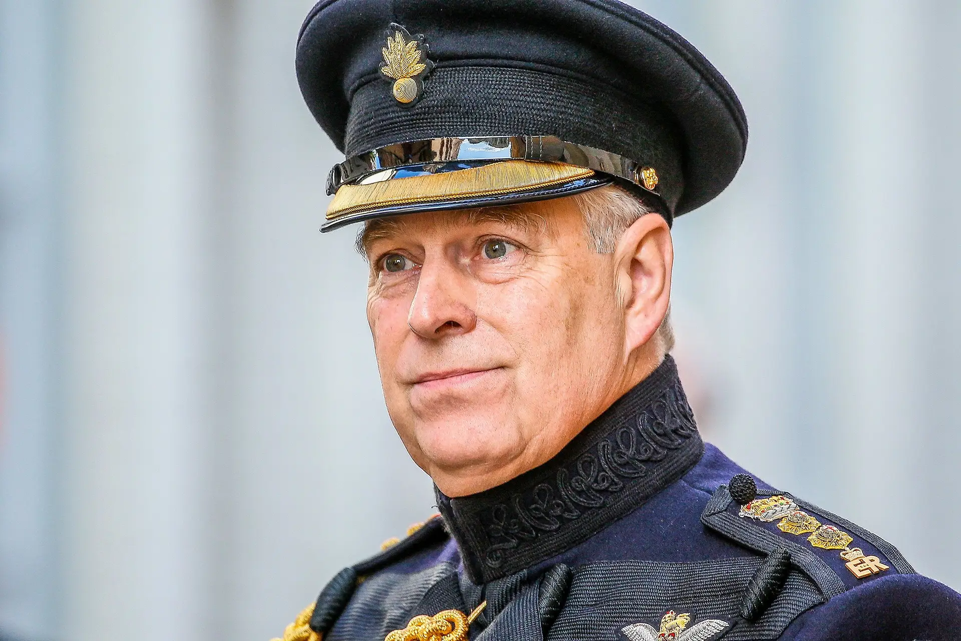 André abandonou todos os atos públicos depois de várias empresas e organizações humanitárias terem recusado qualquer associação com ele