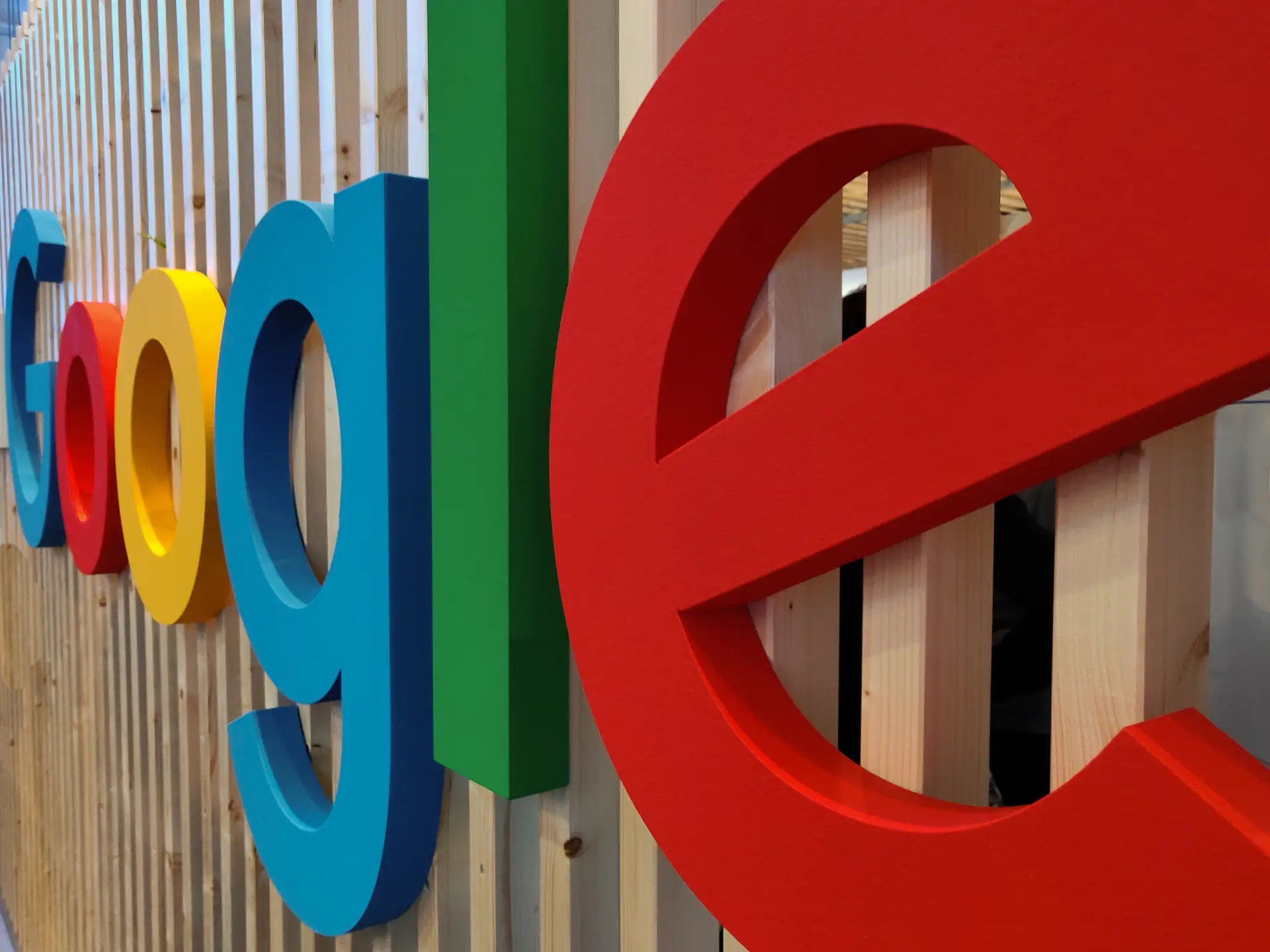 Google contesta multa de 1490 milhões de euros de 2019 em tribunal