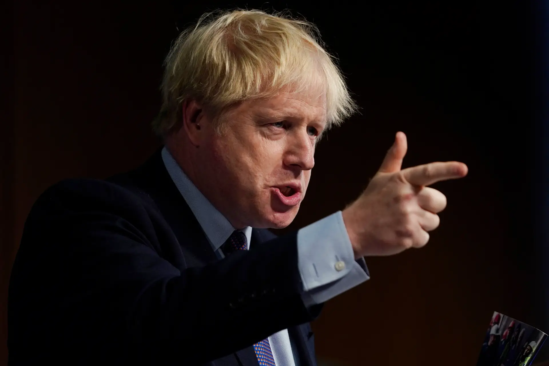 Boris Johnson promete contratar 50 mil enfermeiros