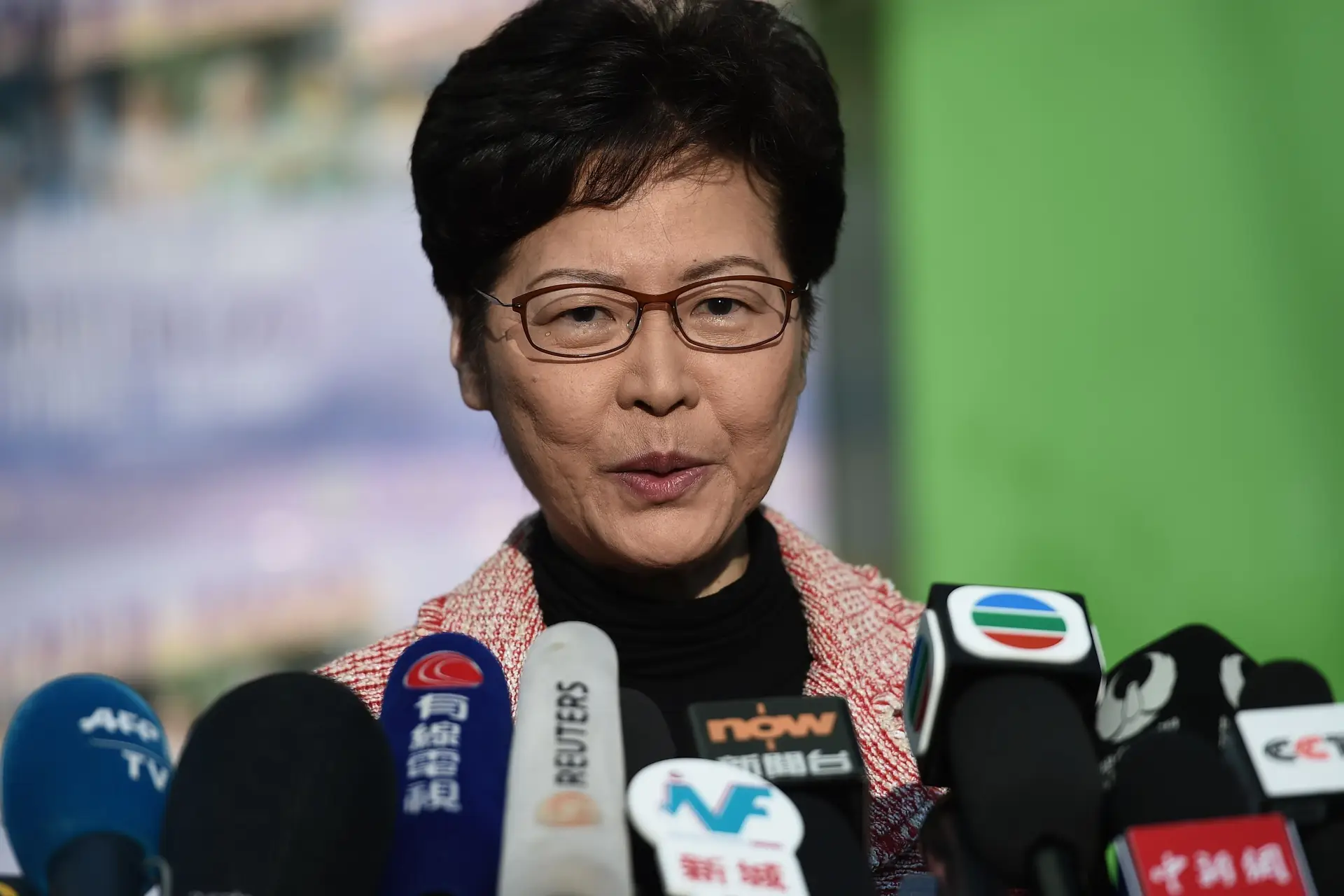 Governo de Hong Kong promete “ouvir humildemente” as pessoas após vitória de candidatos pró-democracia