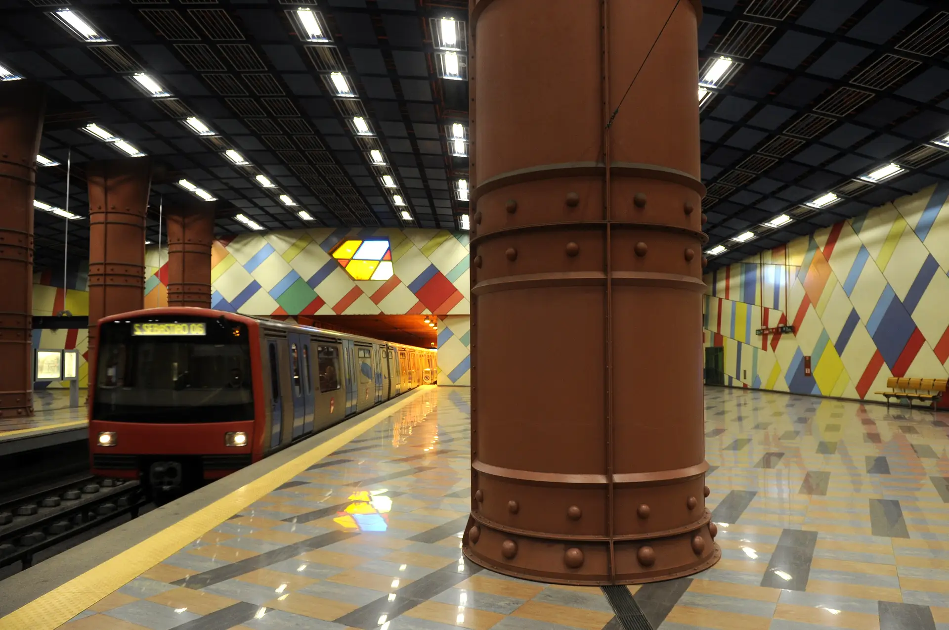 PSD, BE e PCP travam projeto do Metro de Lisboa. Governo dispara contra perdas de "centenas de milhões de euros"