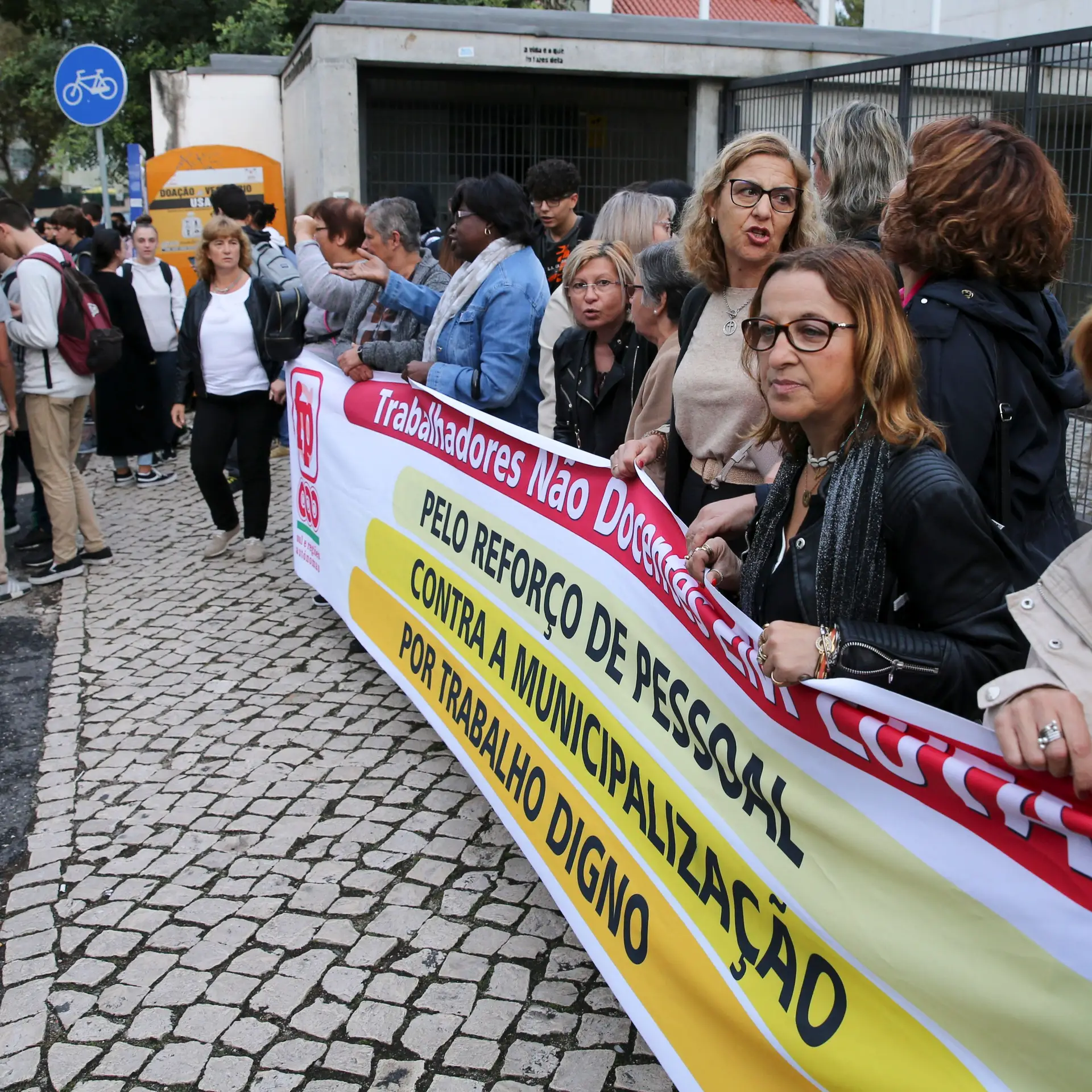 Mais de 115 escolas fechadas devido à greve, assegura sindicato