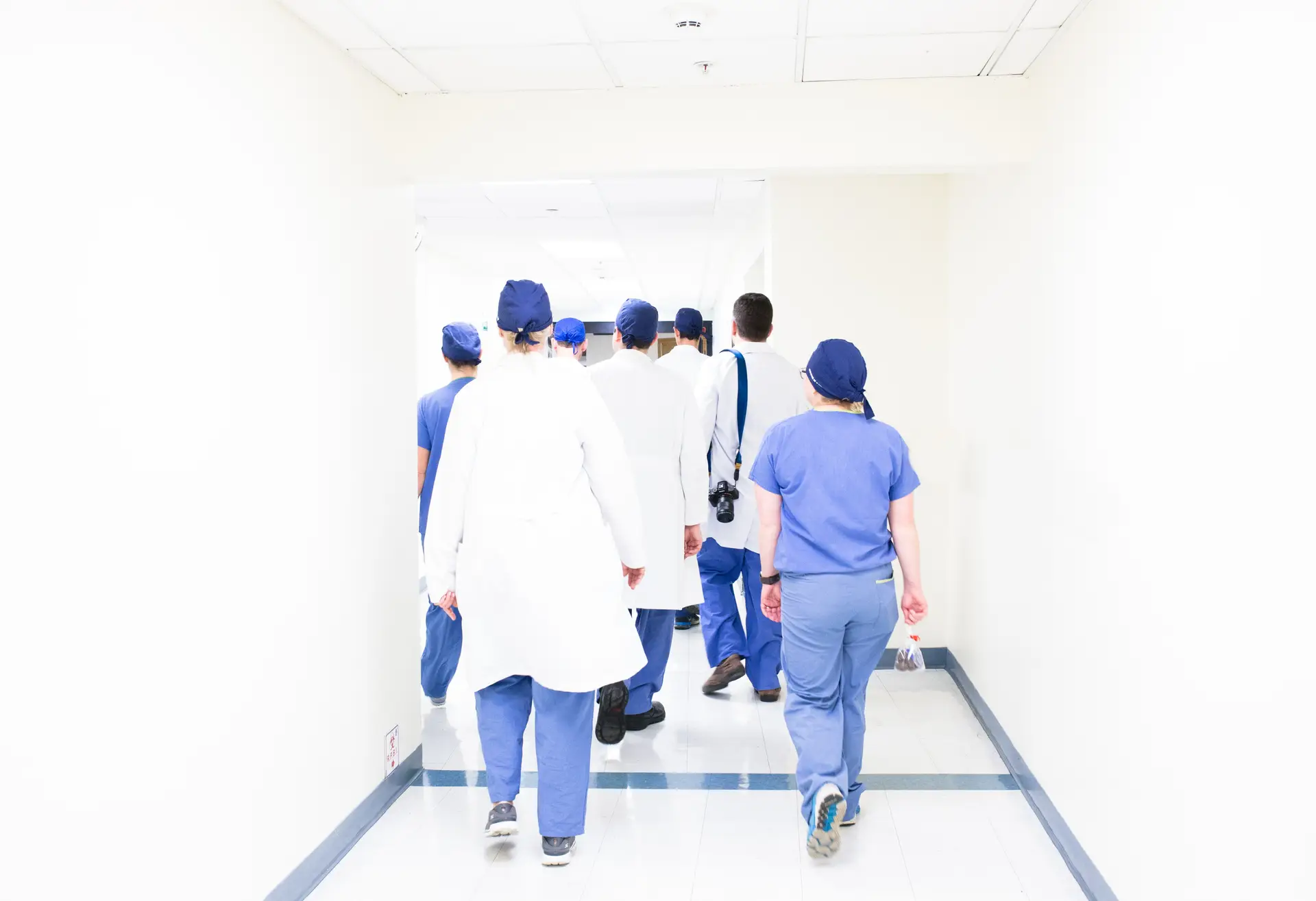 Quantos médicos portugueses emigram por ano? Veja os números — e os destinos — dos últimos cinco anos