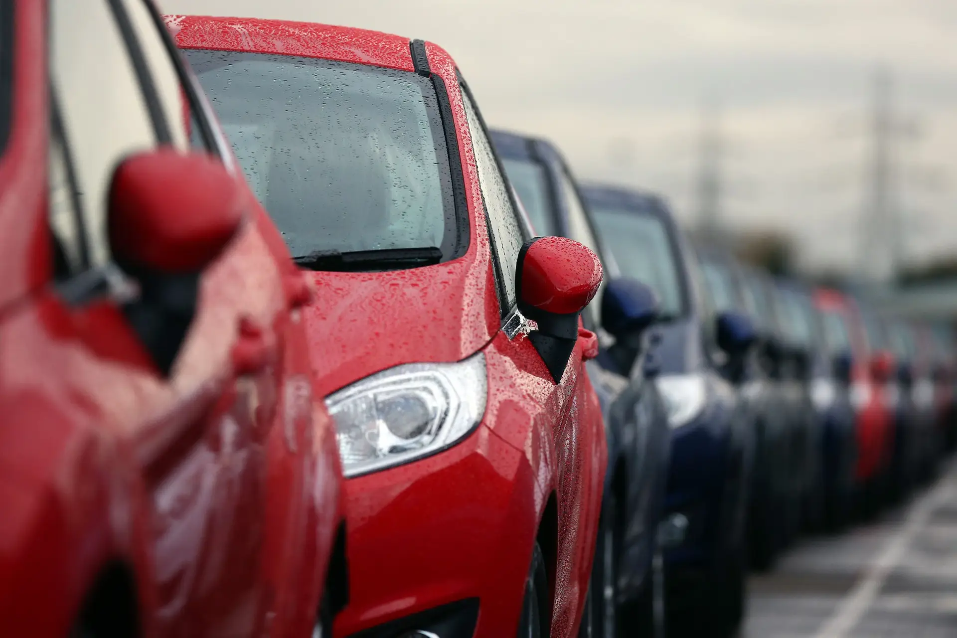 Há quase 20 anos que as famílias não gastavam tanto em carros, mobília, computadores e telemóveis