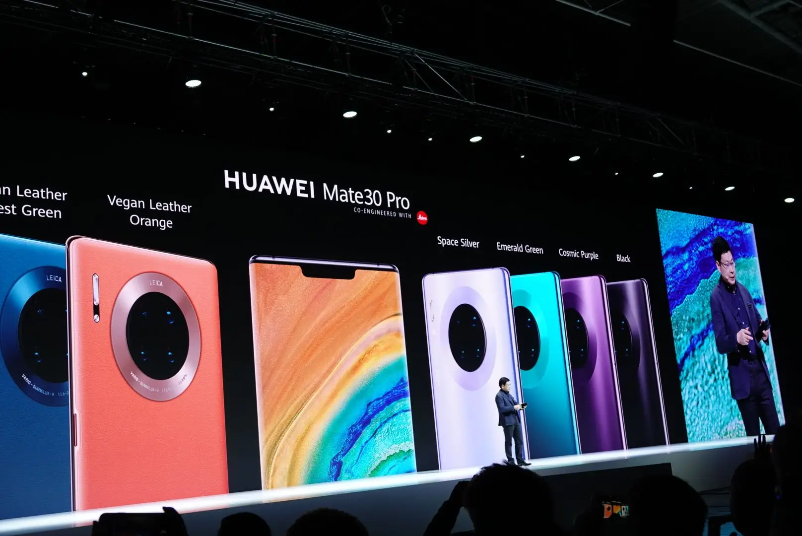 Boicotada pelos EUA, Huawei produz telemóvel topo de gama sem componentes americanos