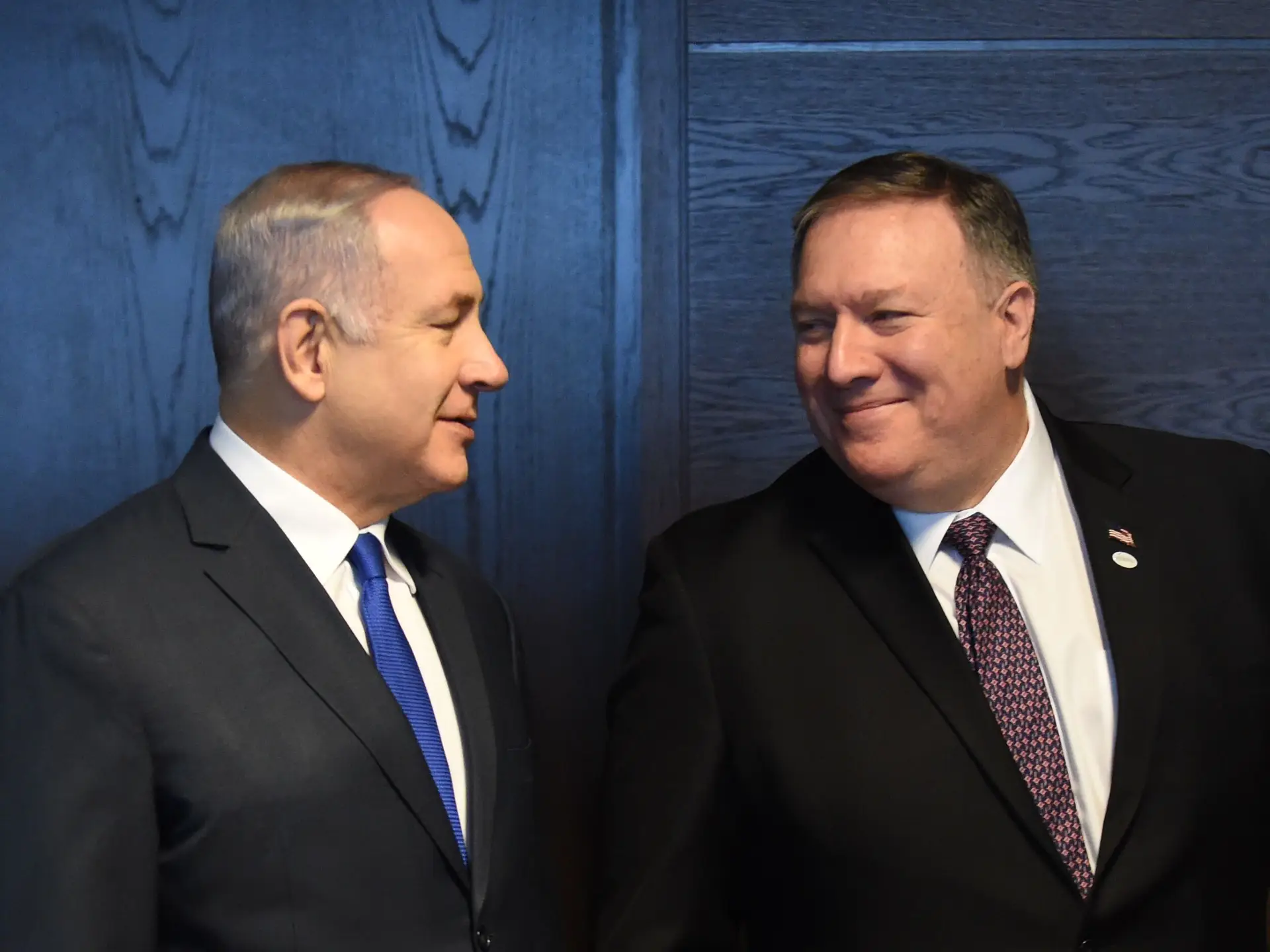 Netanyahu e Pompeo juntos em fevereiro em Varsóvia, à margem de uma conferência sobre paz e segurança no Médio Oriente