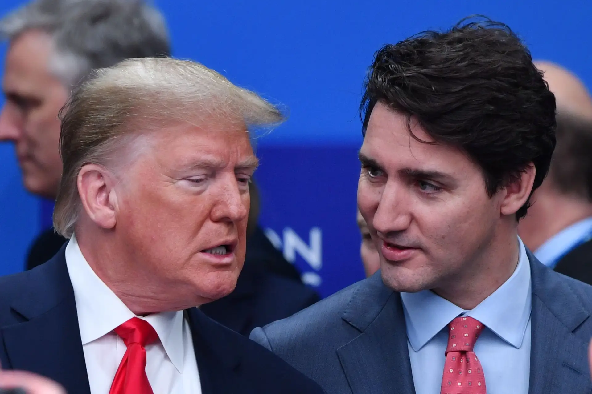 Trump diz que tarifas sobre importações do Canadá e México poderão abranger petróleo: "Não precisamos do que eles têm"