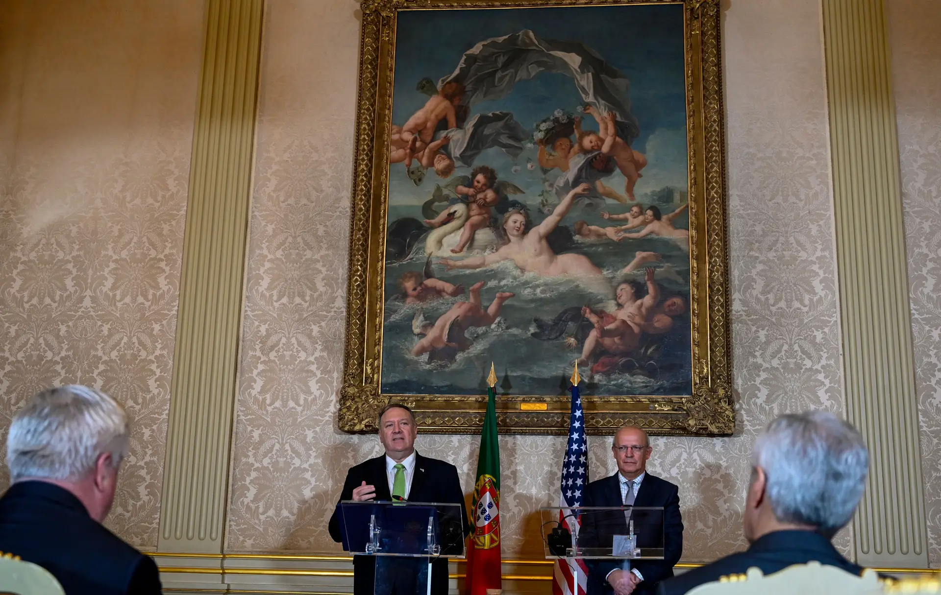 Pompeo adverte contra Huawei, Portugal assegura atenção à segurança nacional