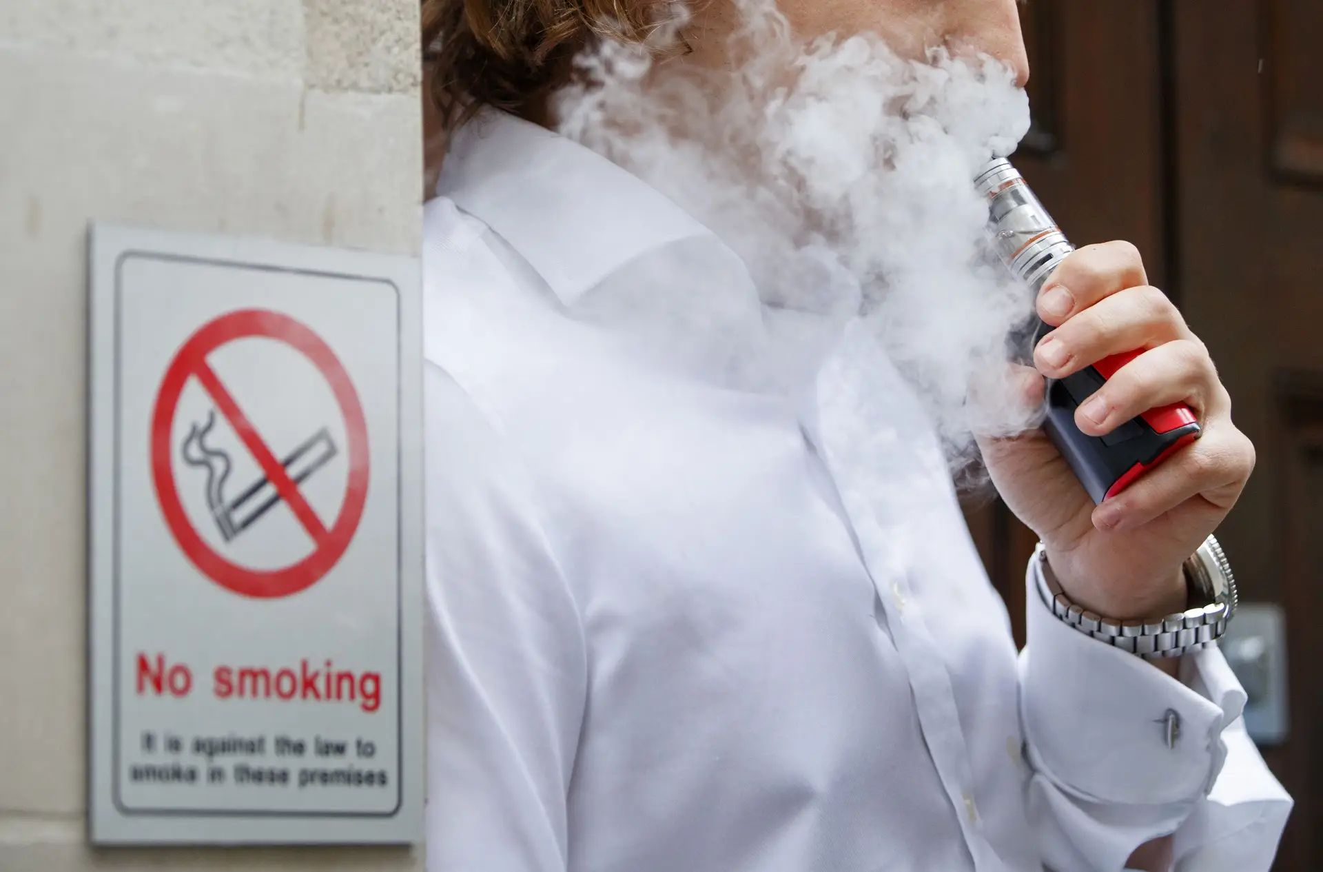 Cigarros eletrónicos e tabaco aquecido. O que diz afinal a Organização Mundial de Saúde?
