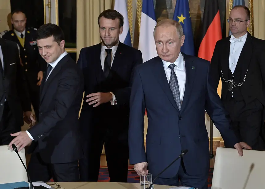 Resultado de imagem para pictures of Macron, putin and zelensky