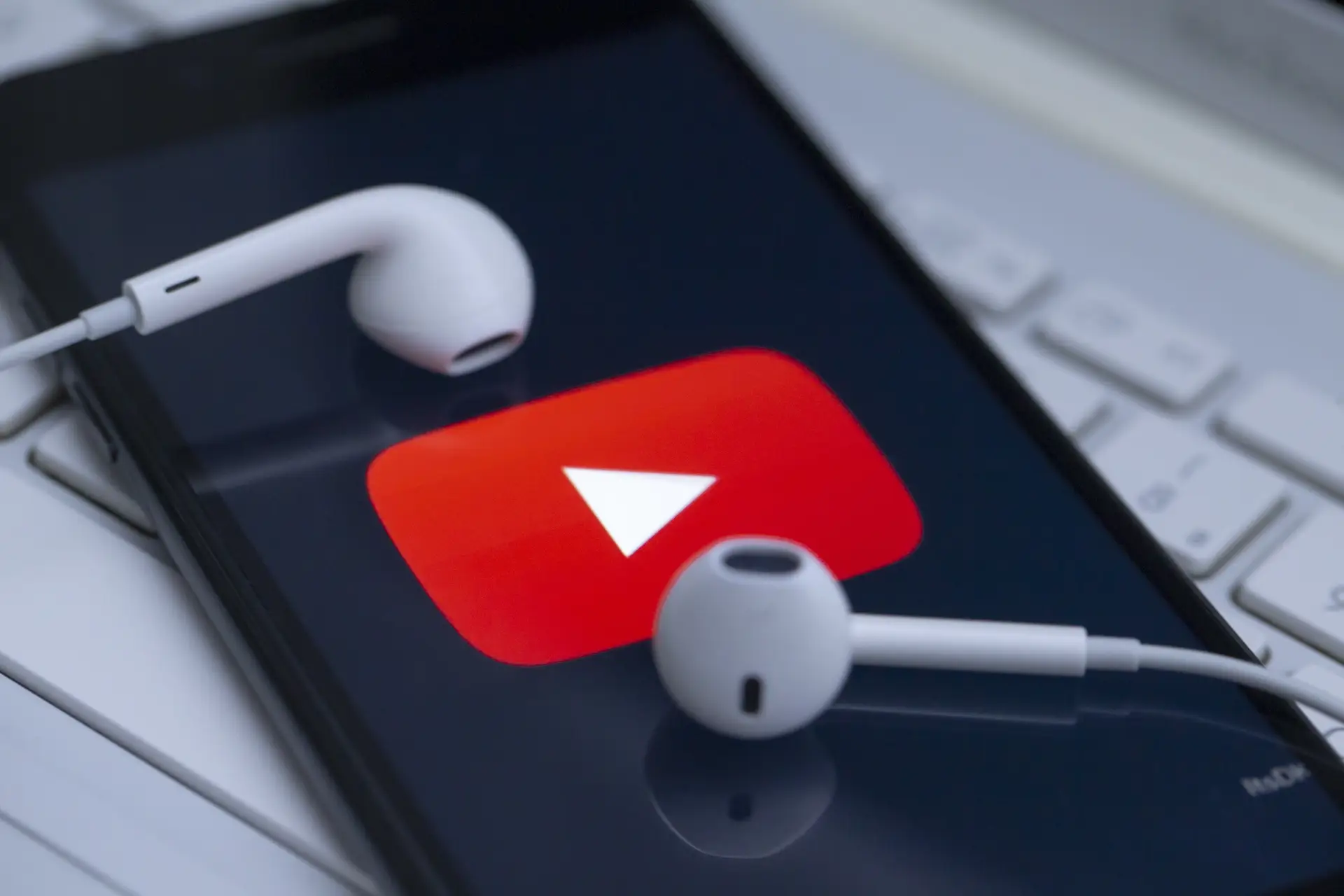 Inteligência artificial vai mudar o universo do YouTube com novos recursos de edição de vídeo
