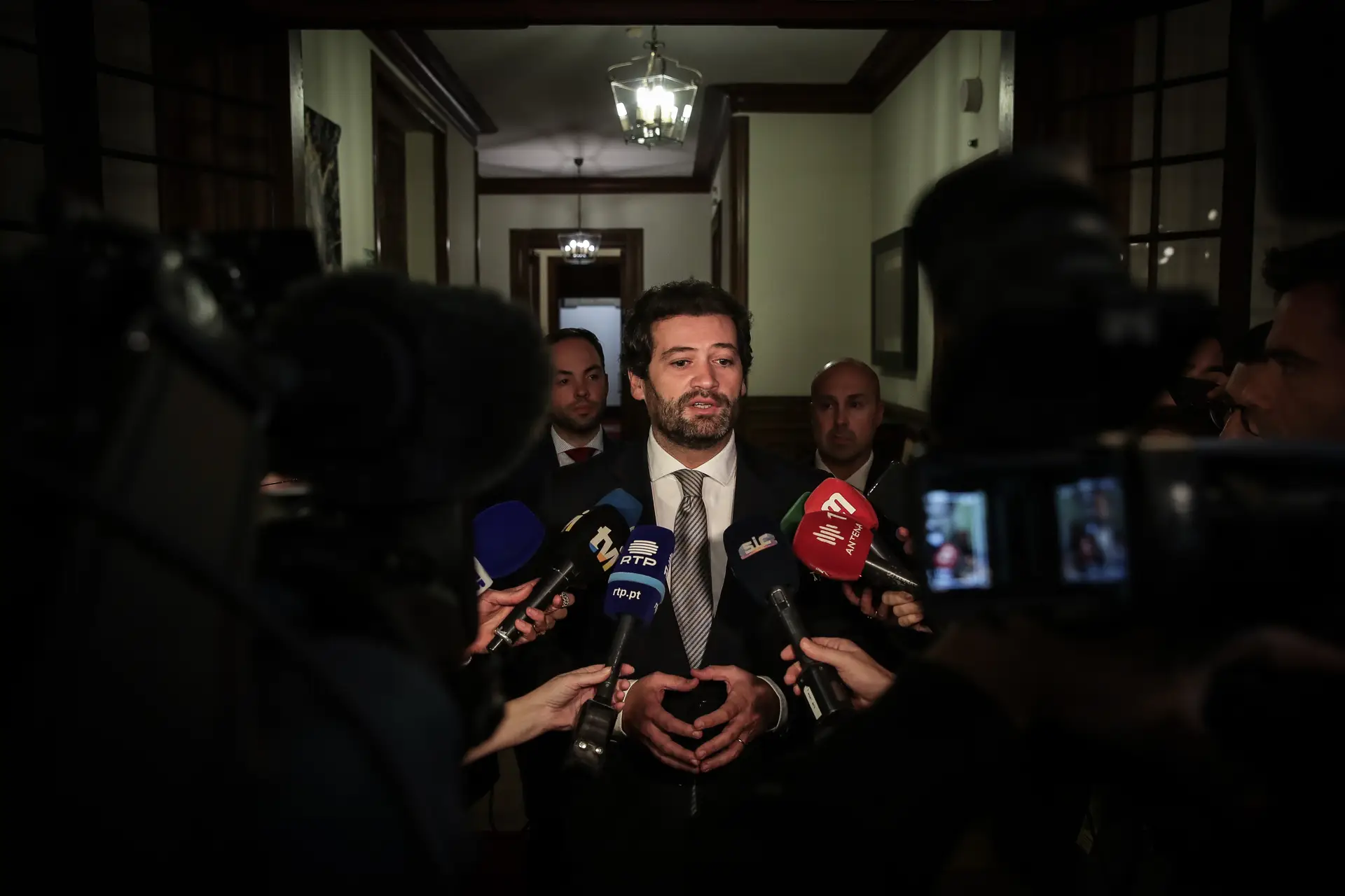 André Ventura acusa Ferro de o mandar calar e pede audiência urgente a Marcelo