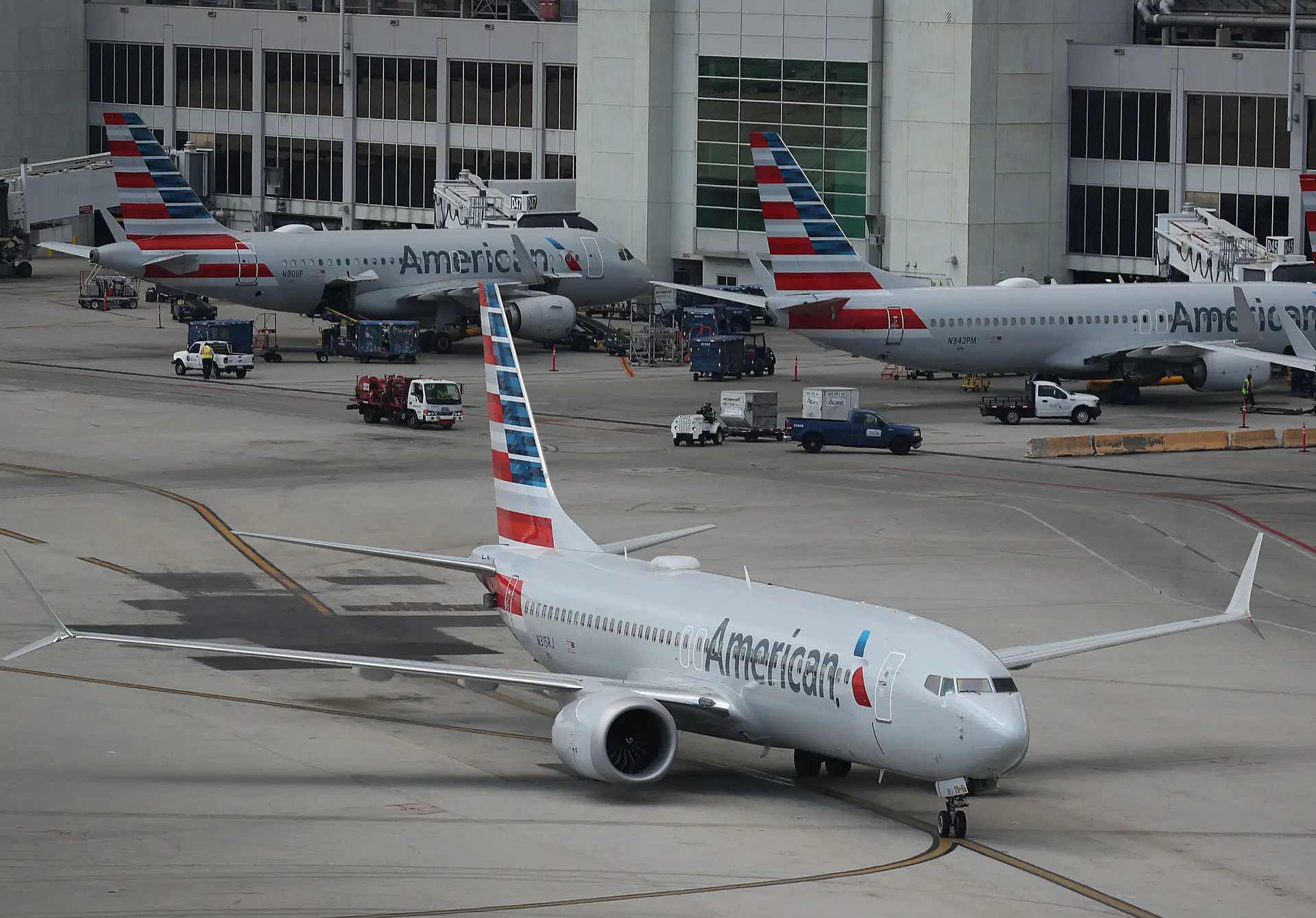 Boeing encontra detritos nos depósitos de combustível de aviões 737 MAX por entregar