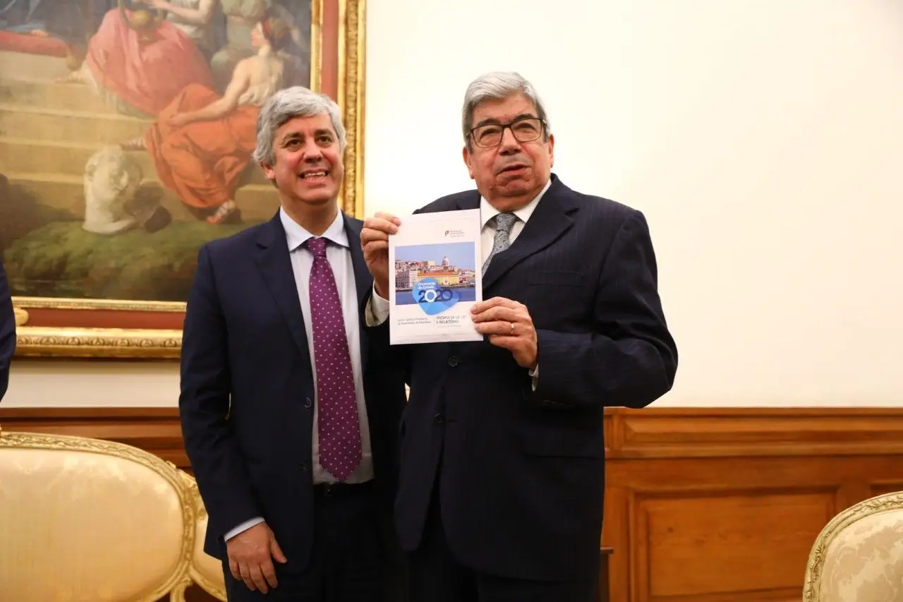 Resultado de imagem para centeno entrega a pen do orçamento