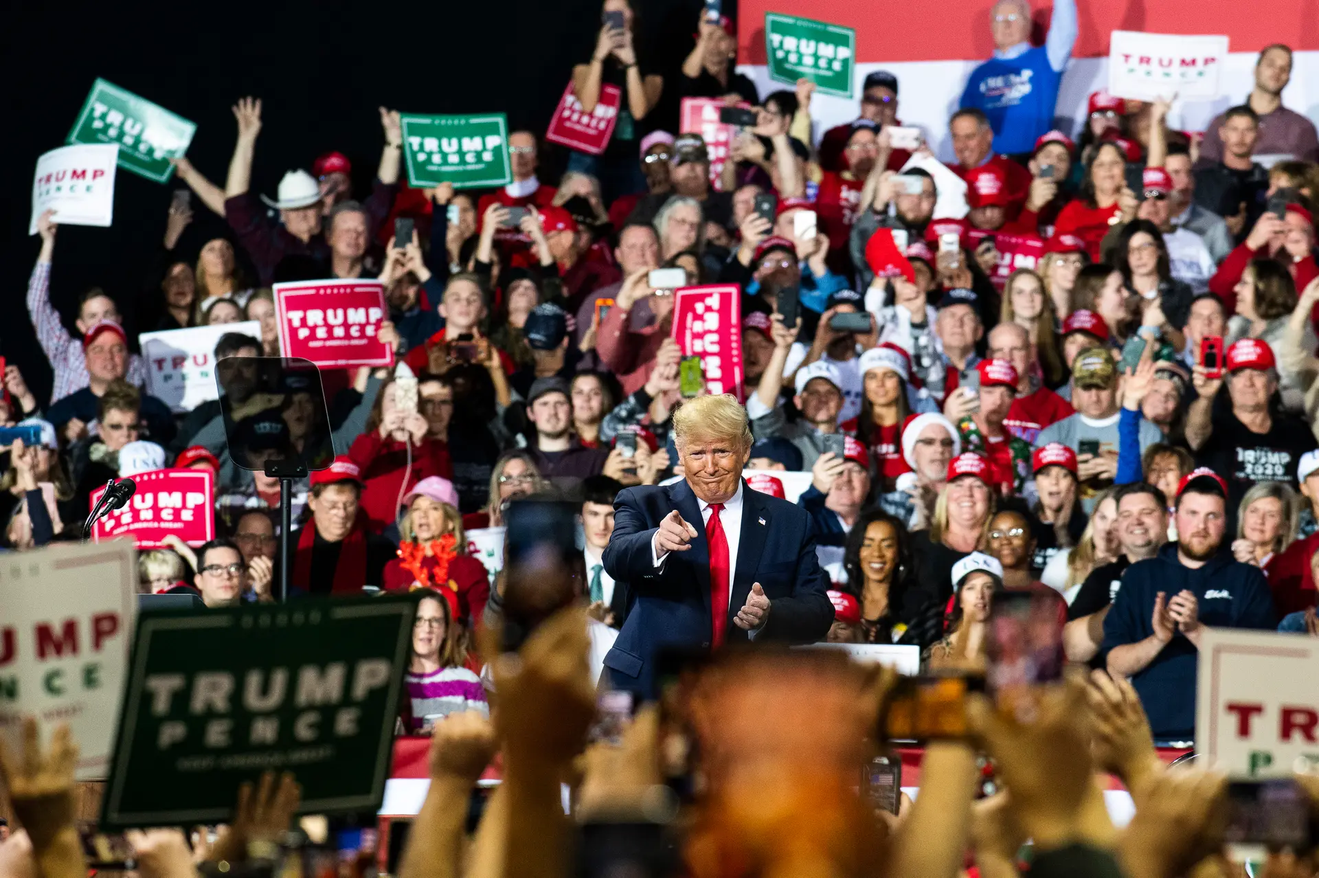 “Nem parece que estamos a ser alvo de ‘impeachment’”: em noite histórica, Trump sacudiu a pressão