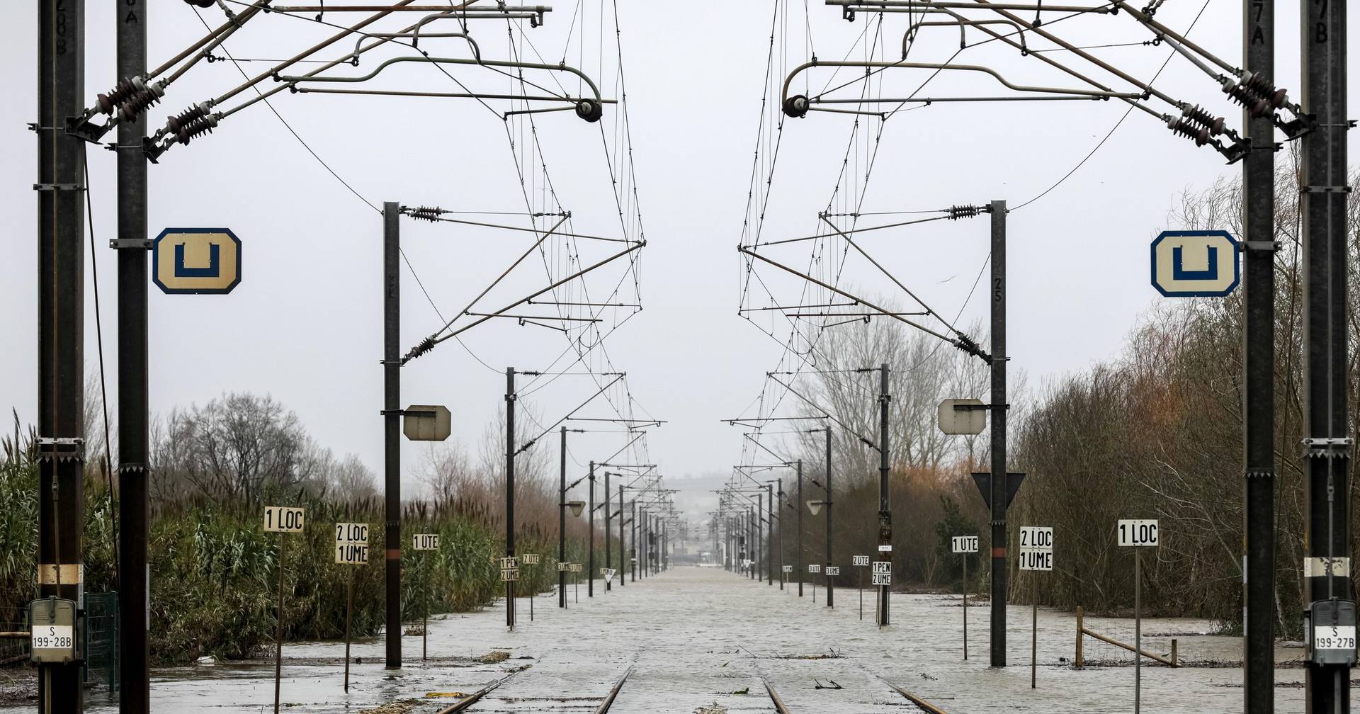 Lluvias torrenciales en España: partido suspendido, trenes interrumpidos, advertencias de quedarse en casa