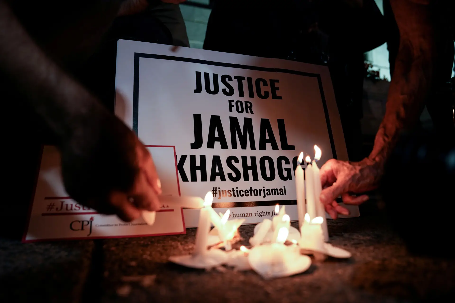Ativistas pedem justiça para Khashoggi numa vigília em Nova Iorque