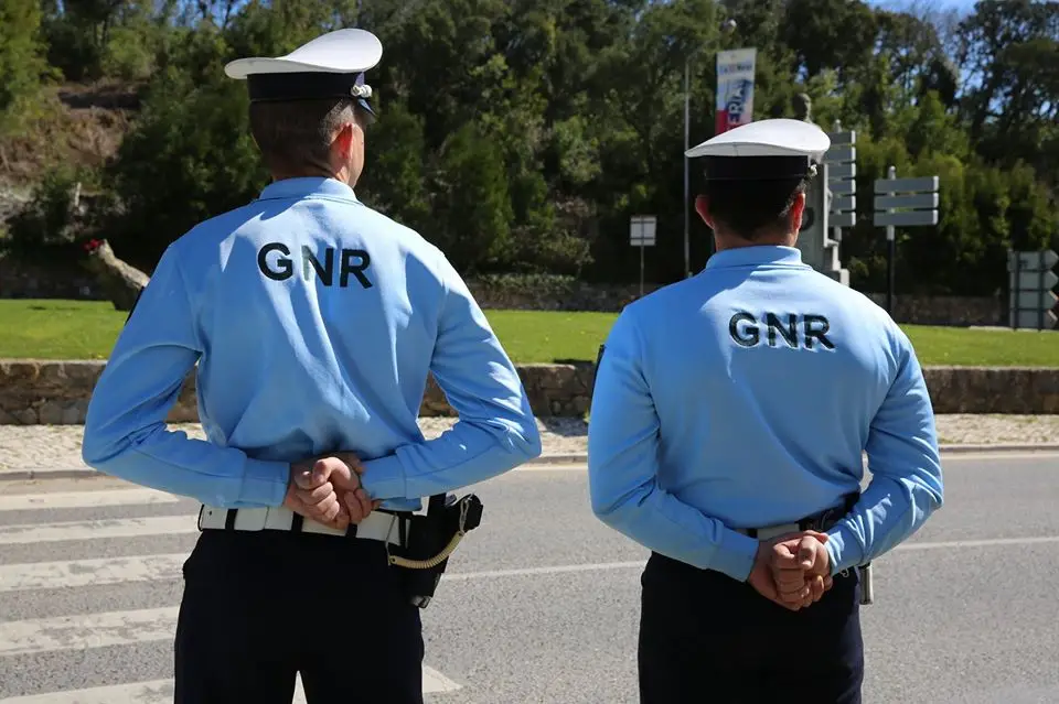 GNR interrompe festa ilegal com 300 pessoas em Fernão Ferro