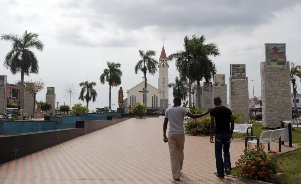 Fundo privado constrói refinaria em Cabinda