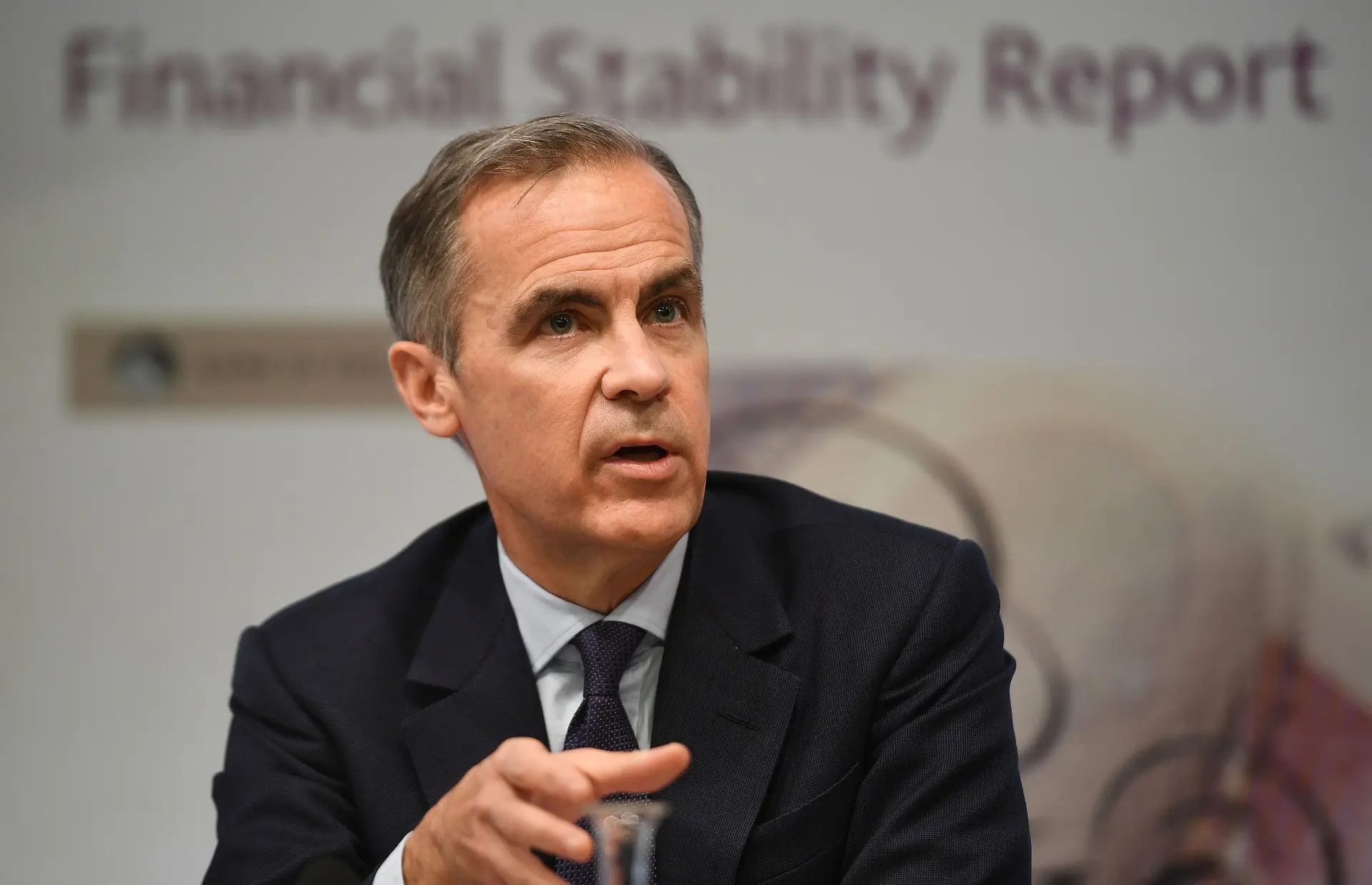 Covid-19. Banco de Inglaterra corta taxa para mínimo histórico