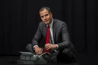 Depois da última (breve) passagem em 2013, Ricardo Araújo Pereira está de volta à SIC em 2020. Foi na estação que iniciou a carreira, na altura com o grupo “Gato Fedorento”, com quem deu os primeiros passos. Com eles voltou em 2009, para a apresentação de um programa sobre as eleições legislativas. No regresso, traz outros três companheiros: Carlos Vaz Marques, João Miguel Tavares e Pedro Mexia, com quem participa no programa “Governo Sombra”