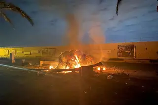 Chamas no Aeroporto Internacional de Bagdade, depois do ataque aéreo norte-americano que matou um general de elite do Irão