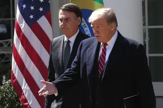 Um “desastre épico” na Casa Branca e o receio de uma ditadura a partir do Planalto: Trump e Bolsonaro aguentam-se depois da covid?
