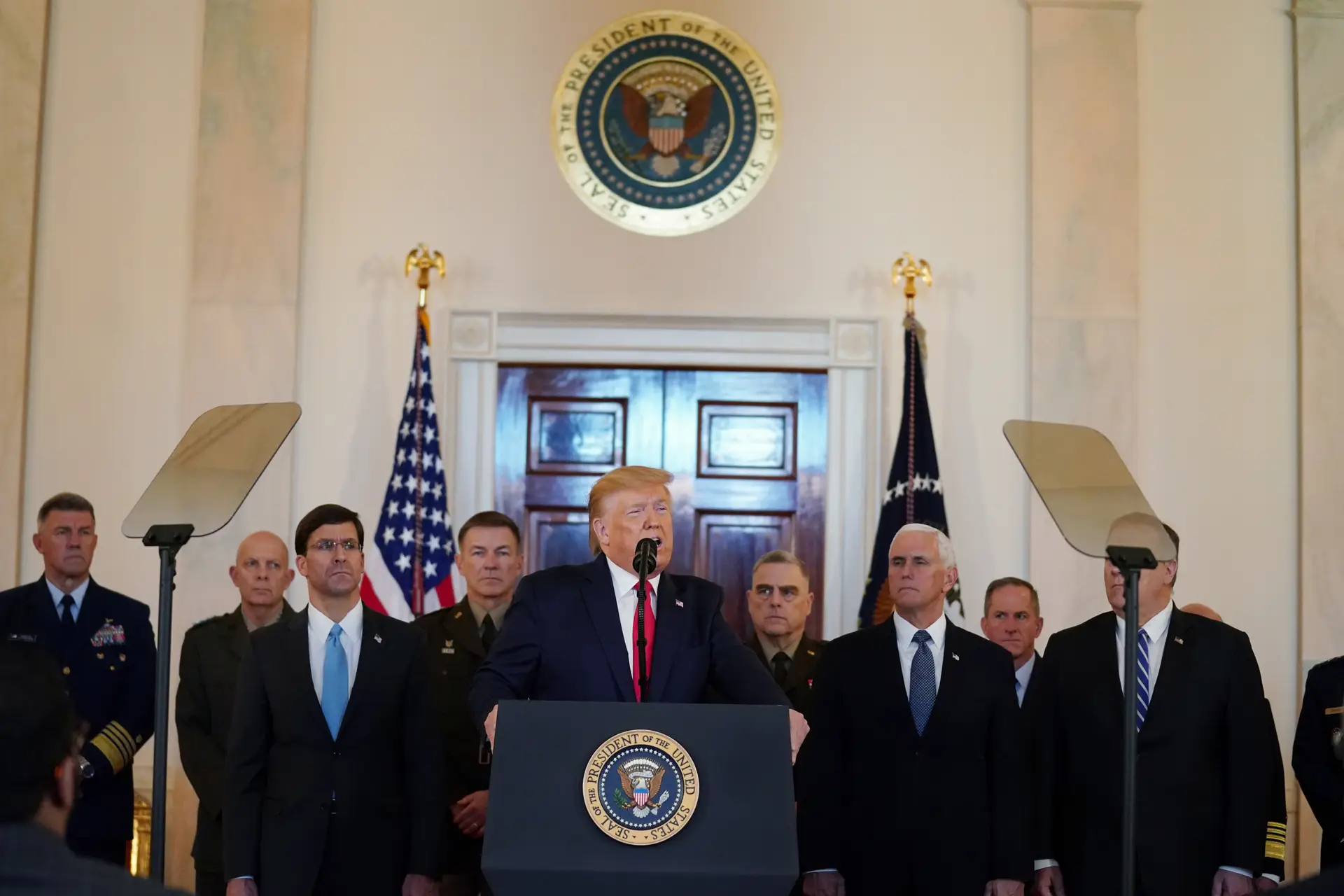 Trump ainda está a avaliar resposta contra o Irão mas para já não há retaliação militar