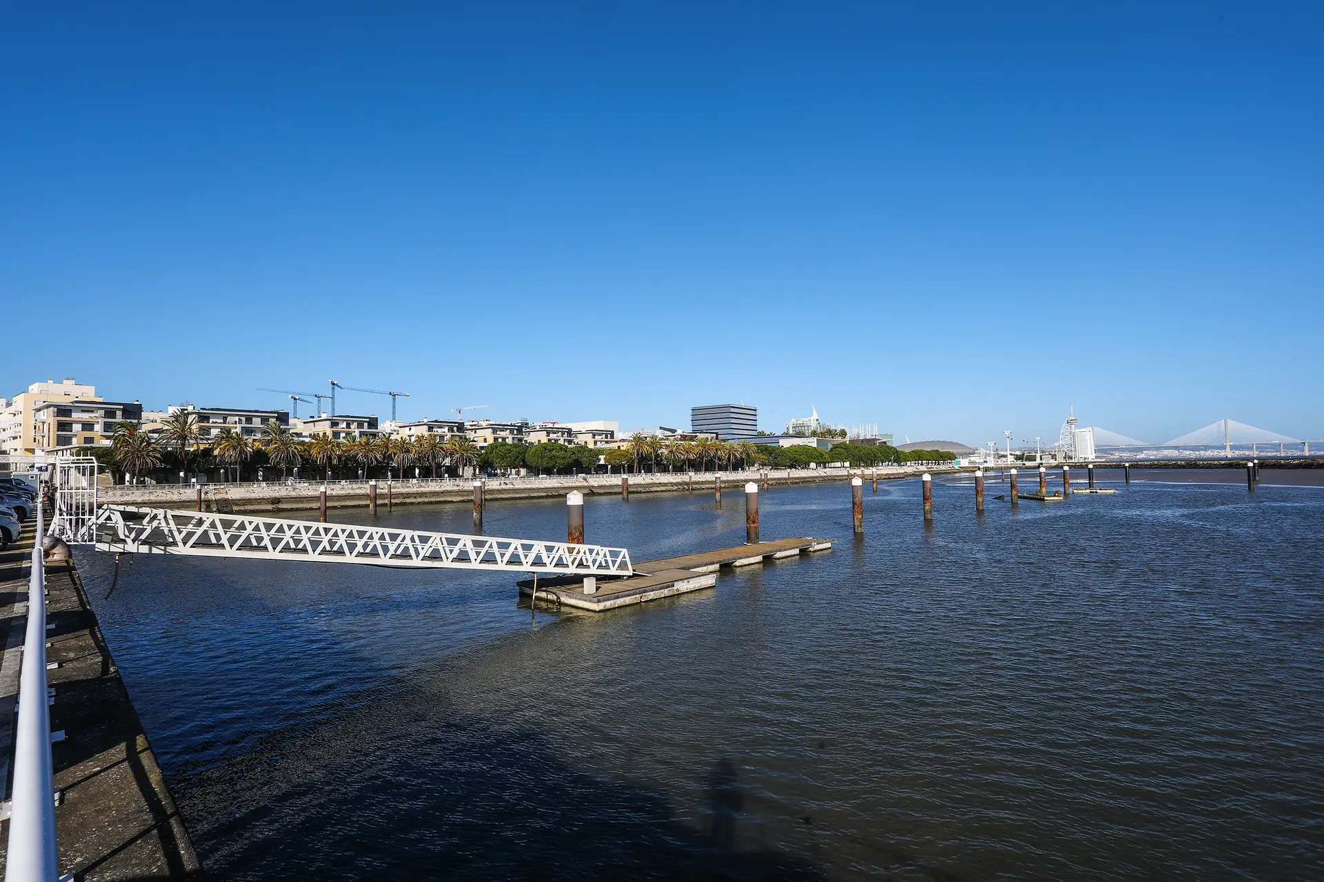 A bacia norte da marina da Expo vai albergar a futura piscina natural alimentada com água do rio