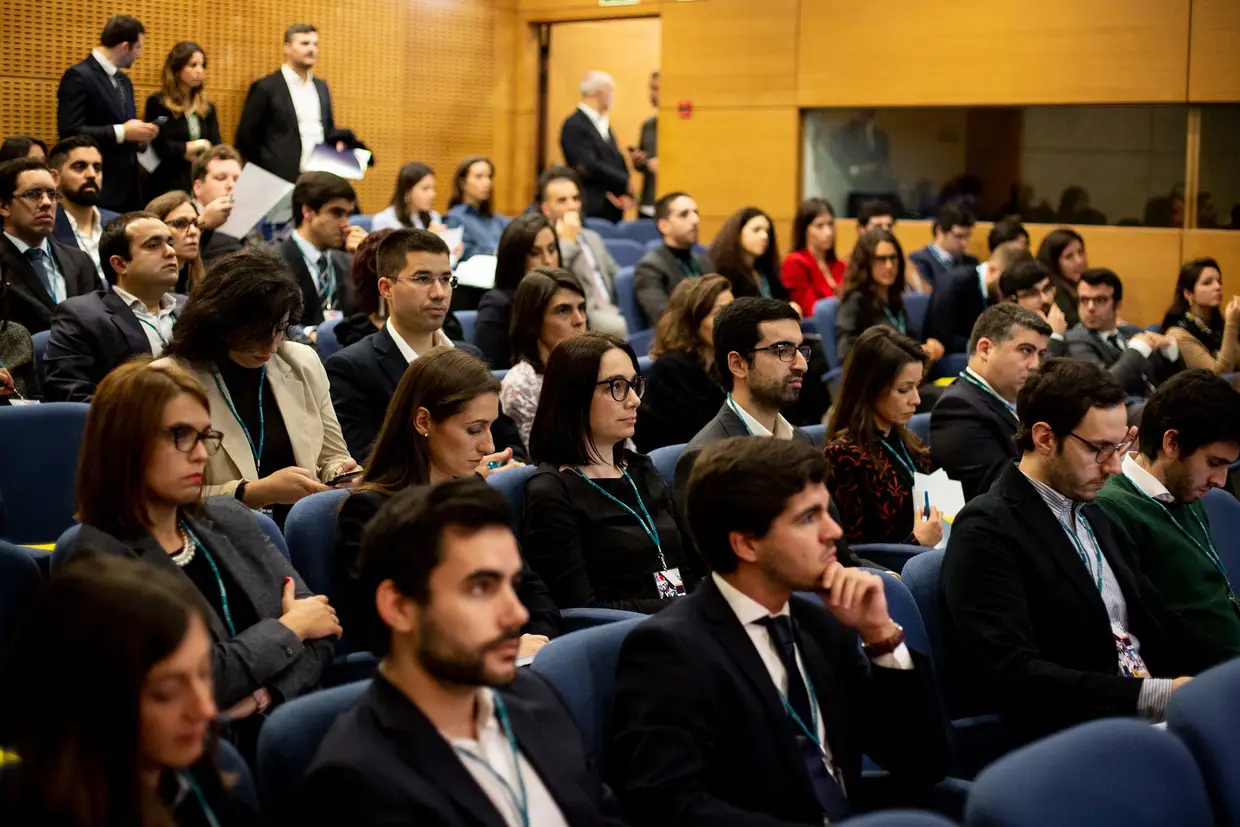 A manhã passou-se entre apresentações e as primeiras discussões