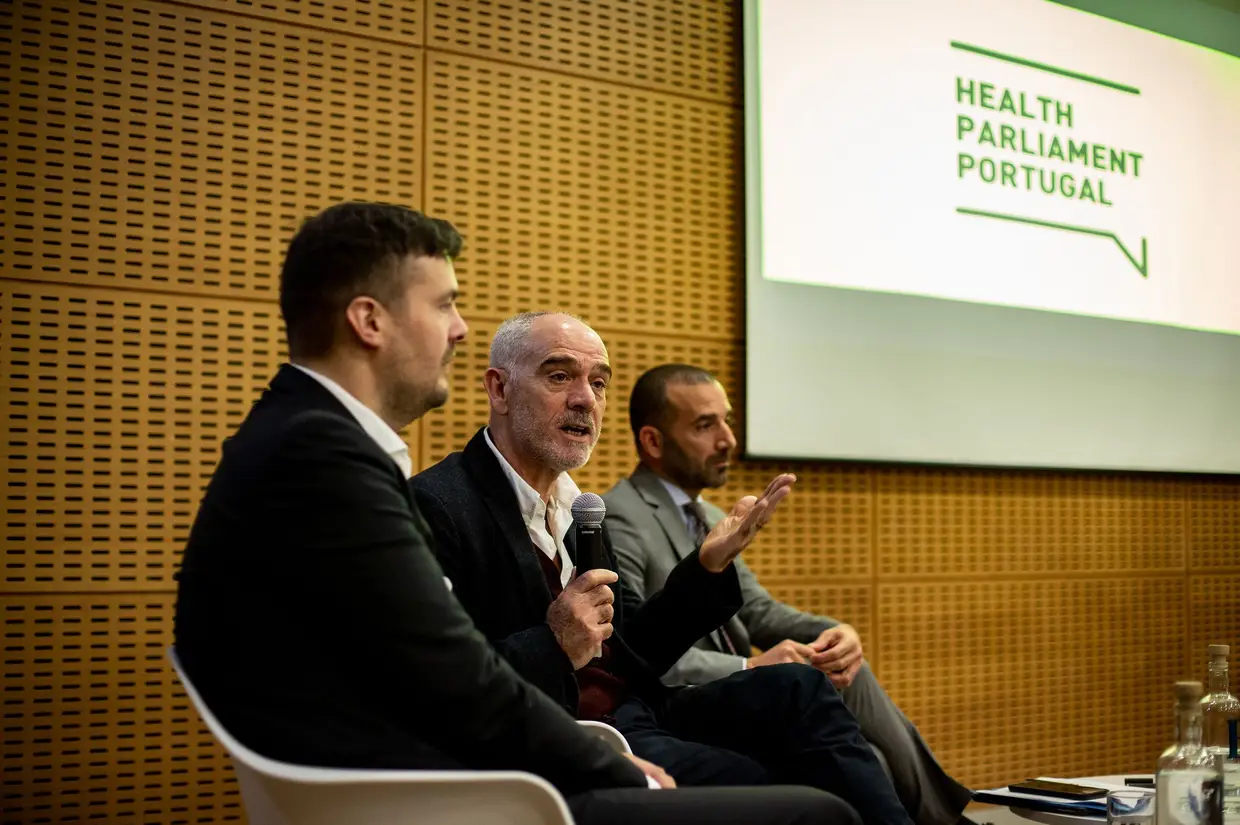 Daniel Vaz, assessor de comunicação do grupo Impresa, Alcides Vieira, ex-diretor de Informação da SIC, e Martim Silva, diretor-adjunto do Expresso, falaram sobre a melhor forma de chegar aos órgãos de comunicação social