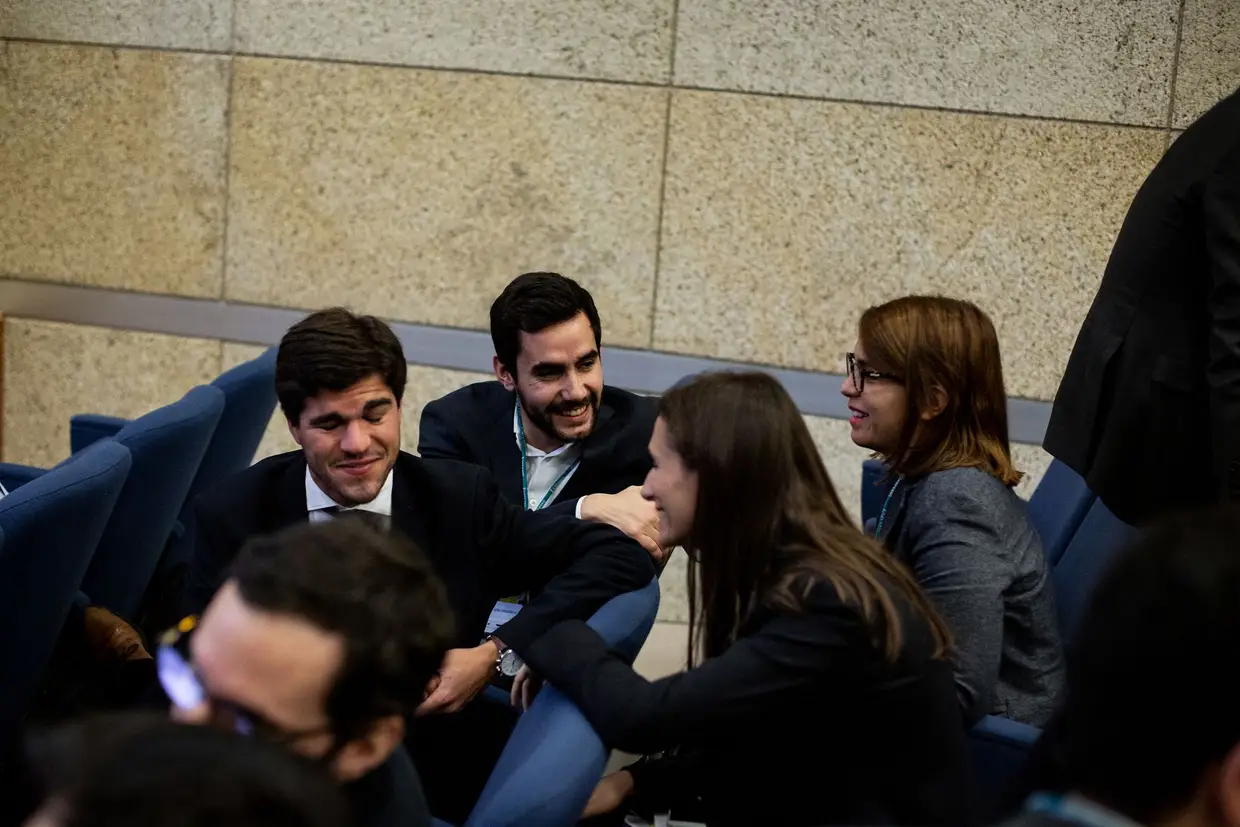 ... que fez os parlamentares partilharem opiniões e experiências profissionais