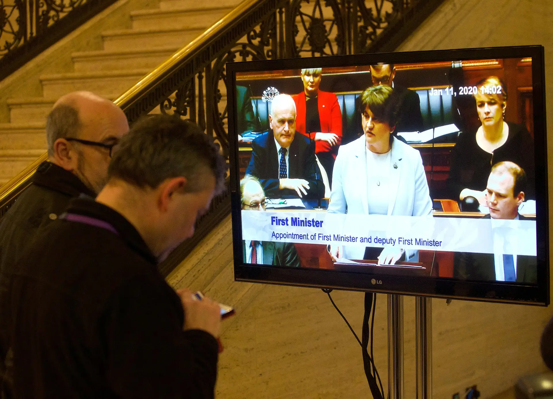 Arlene Foster,líder do Partido Unionista Democrático (PUD), tomou posse este sábado como primeiro-ministro da Irlanda do Norte 