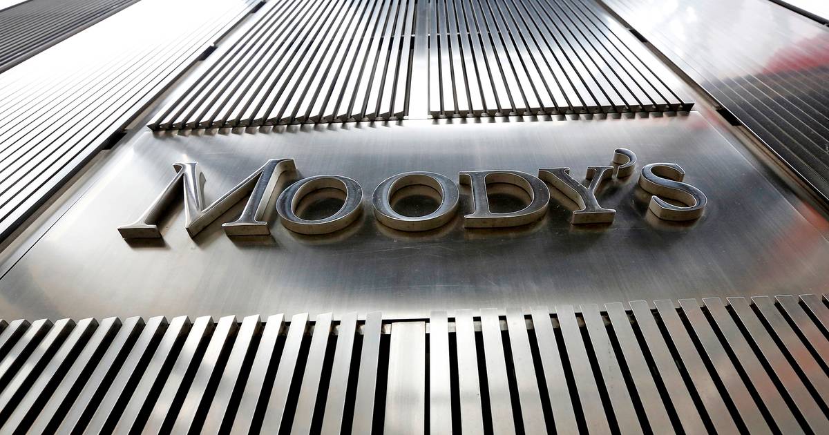 Moody's baixa 'rating' de 10 bancos nos EUA e coloca seis em avaliação