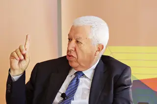 Assembleia geral do EuroBic suspende nomeação de nova gestão. Teixeira dos Santos mantém-se na liderança