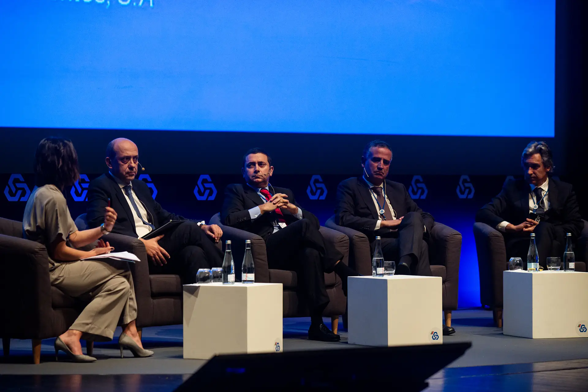 "Território e Urbanismo: desafios empresariais" juntou um conjunto de empresários nacionais, num debate moderado pela jornalista Rita Neves: Francisco Cary, administrador executivo da CGD; Carlos Ruivo, presidente do Grupo Probar; José Inglês, administrador da Filkemp; e Paulo Duarte, administrador da Feerica, apontaram alguns desafios às autarquias. No primeiro painel estiveram ainda presentes Basílio Horta, presidente da Câmara Municipal de Sintra; José Sá Fernandes, vereador da CML; Francisco Nunes Correia, professor catedrático do IST; João Nunes, fundador e CEO do PROAP; e José Manuel Viegas, professor catedrático do IST. O ex-ministro Paulo Portas abriu os trabalhos