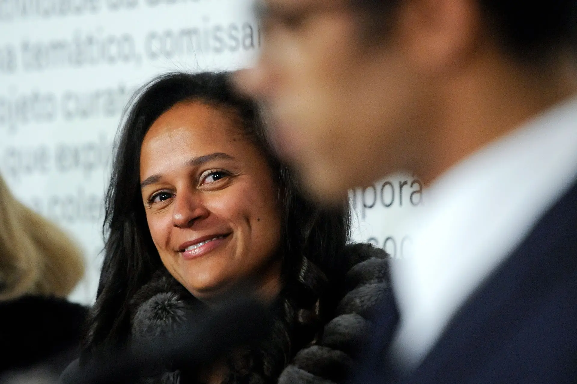 Isabel dos Santos negoceia devolução de dinheiro a Angola