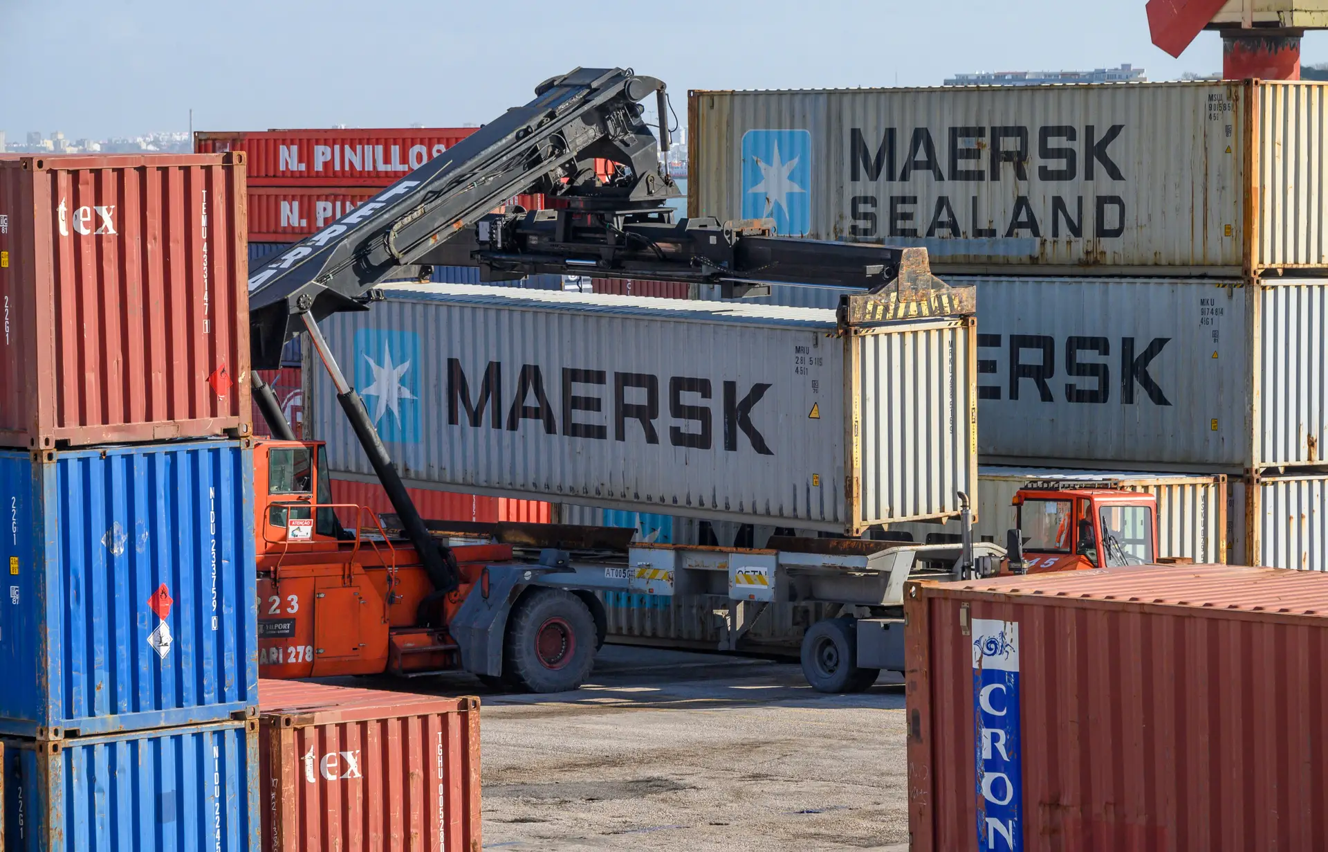 Lucro do grupo dinamarquês Maersk cai 66% para 2104 milhões de euros no primeiro trimestre