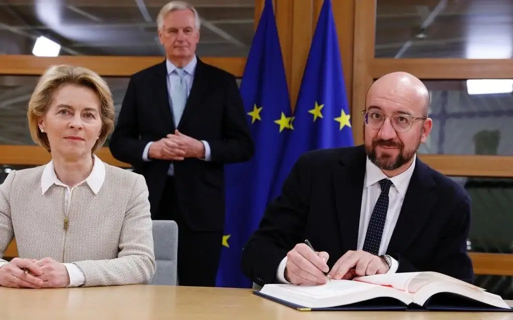 Ursula von der Leyen, presidente da Comissão Europeia, e Charles Michel, presidente do Conselho Europeu