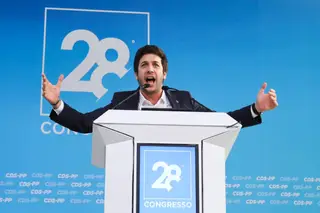 Direção do CDS balança mas não cai: moção de confiança aprovada com 54% dos votos