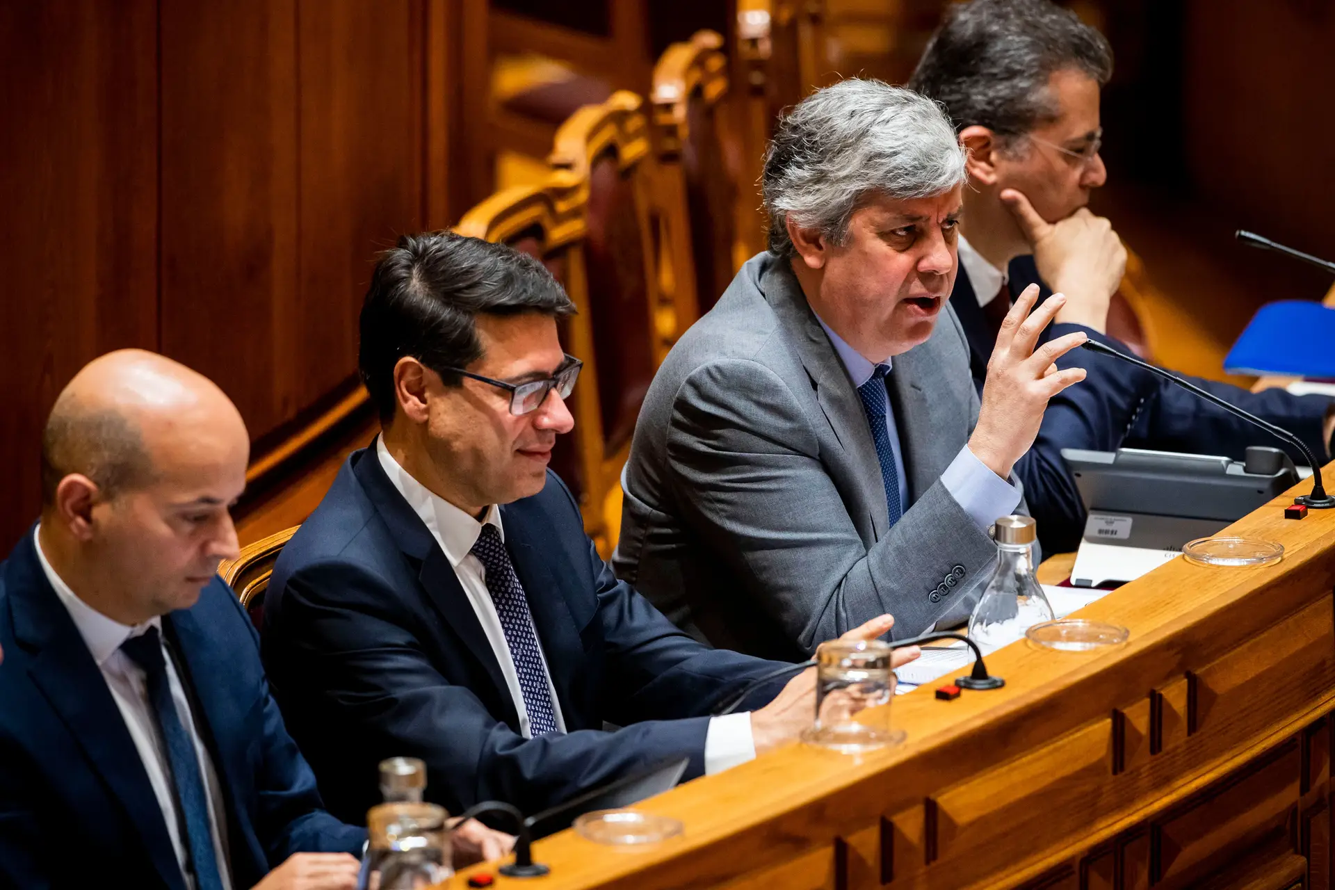 Covid-19. Menos impostos e mais despesas já fizeram mossa nas contas públicas de março
