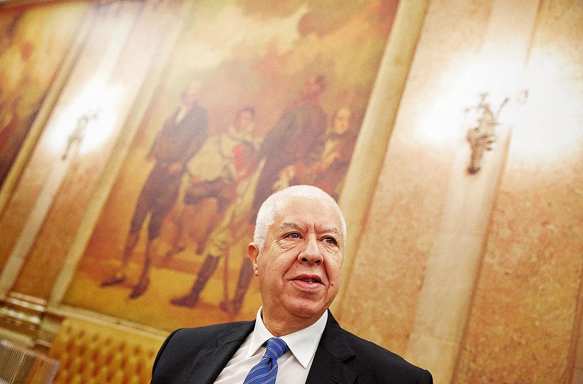 Fernando Teixeira dos Santos lidera o EuroBic desde 2016. O mandato terminou no final do ano, sendo que a eleição da nova administração deveria acontecer na primeira metade de 2020. A venda poderá ditar alterações a este calendário