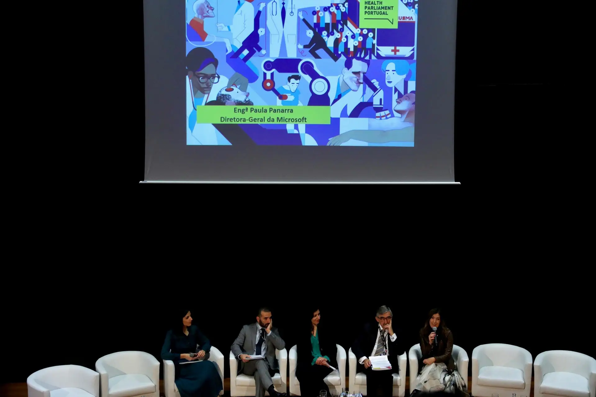 Sara Pinto (moderadora), Martim Silva, diretor adjunto do Expresso, Filipa Mota e Costa, diretora geral da Janssen Portugal, José Fragata, vice-reitor da Universidade Nova de Lisboa, e Paula Panarra, diretora deral da Microsoft, deram as boas-vindas aos novos parlamentares