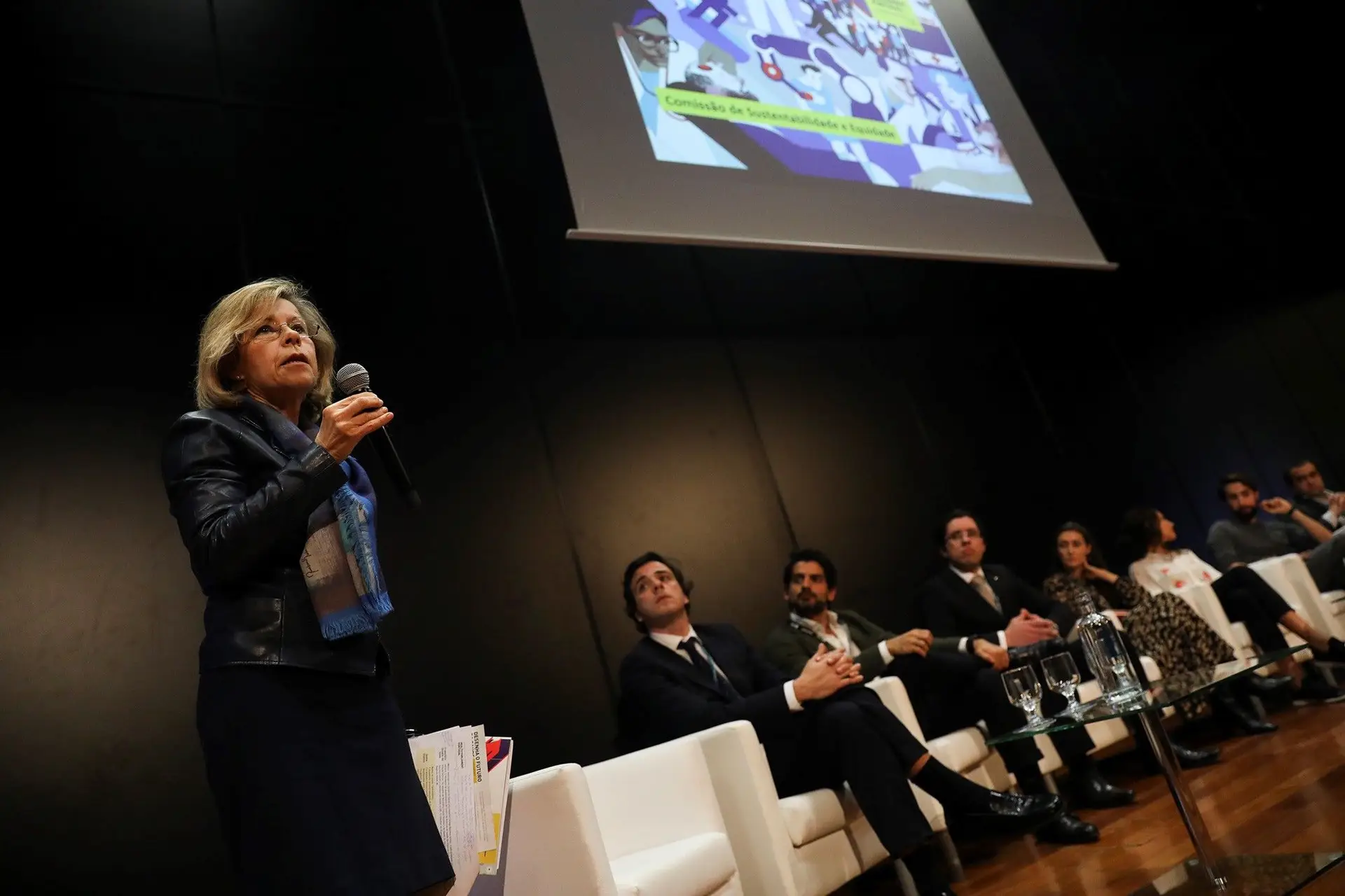 A ex-ministra Maria de Belém é uma das mentoras do projeto e fez questão de se virar para a audiência e pedir a todos para trabalharem "segundo a sua consciência" e não segundo interesses