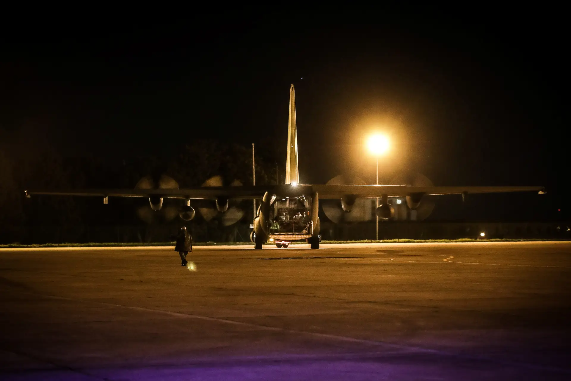 O avião que trouxe os portugueses de Marselha