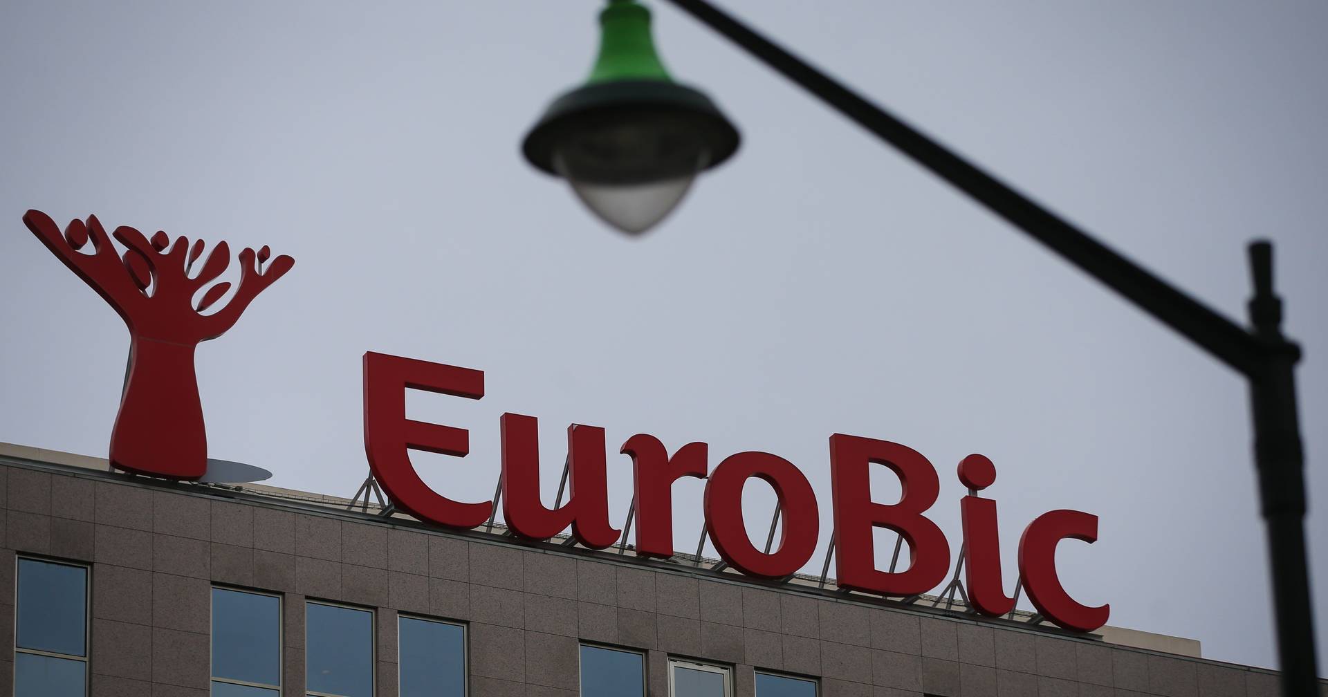 Eurobic está mais perto da venda, passa de prejuízos a ganhos de €25 milhões, mas recusa que sejam lucros excessivos