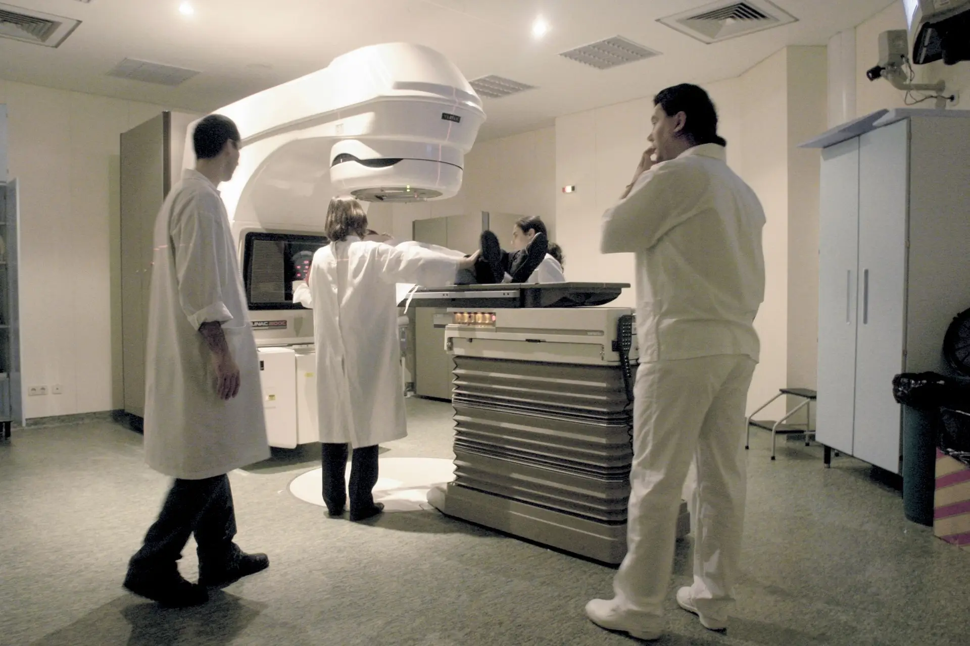 Seis dos sete equipamentos de radioterapia do IPO são posteriores a 2012