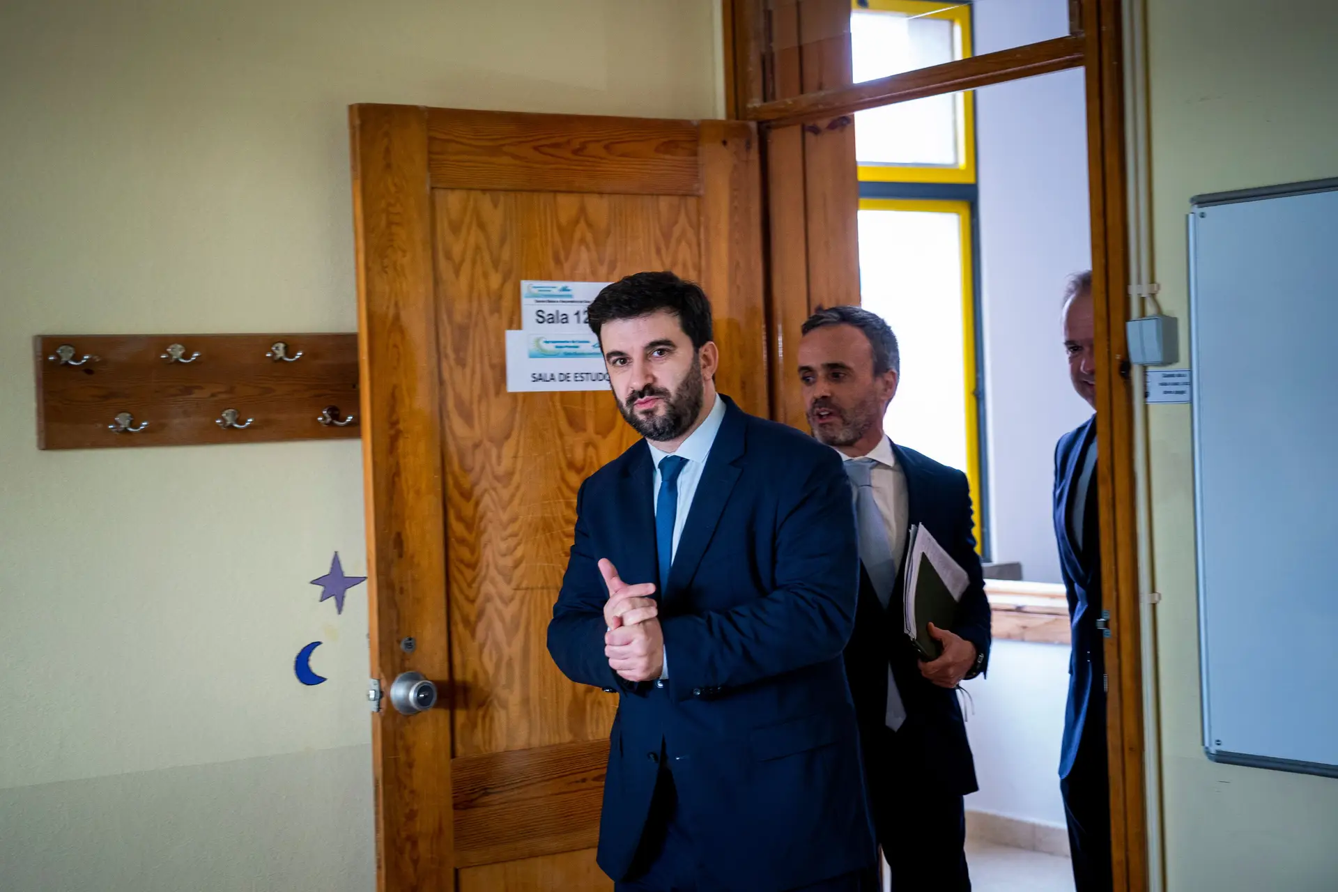 Covid-19. Governo não se compromete com aulas presenciais